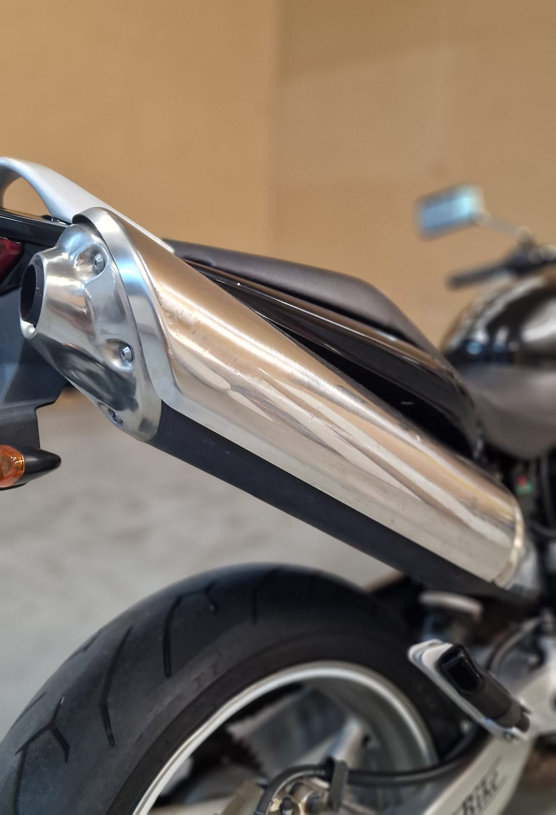 HONDA CB 600 F Hornet-showroom-element-3