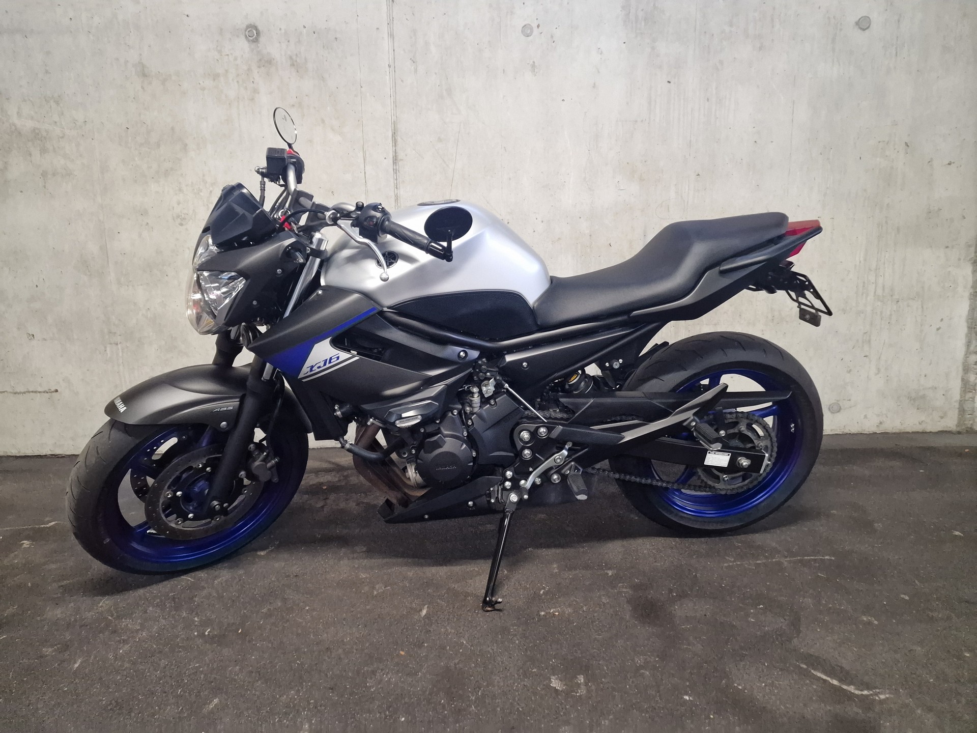 YAMAHA XJ 6 N ABS