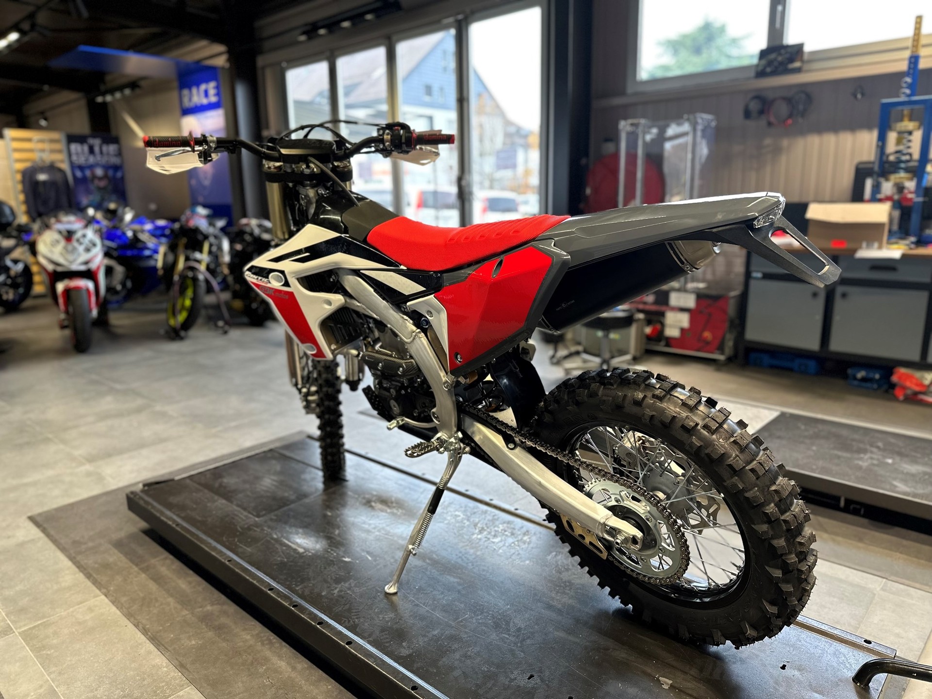 FANTIC MOTOR XE-F 250-showroom-element-3