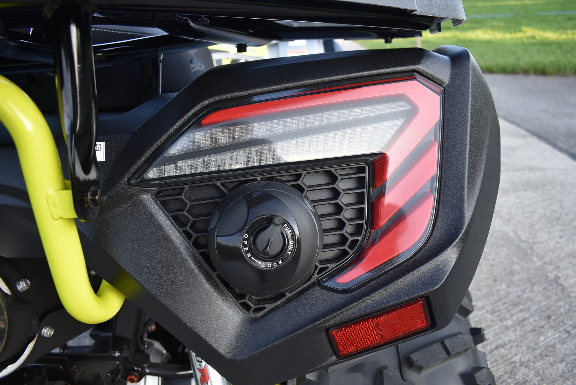 TGB Blade 1000 EFI LT Touring 4x4-image-11