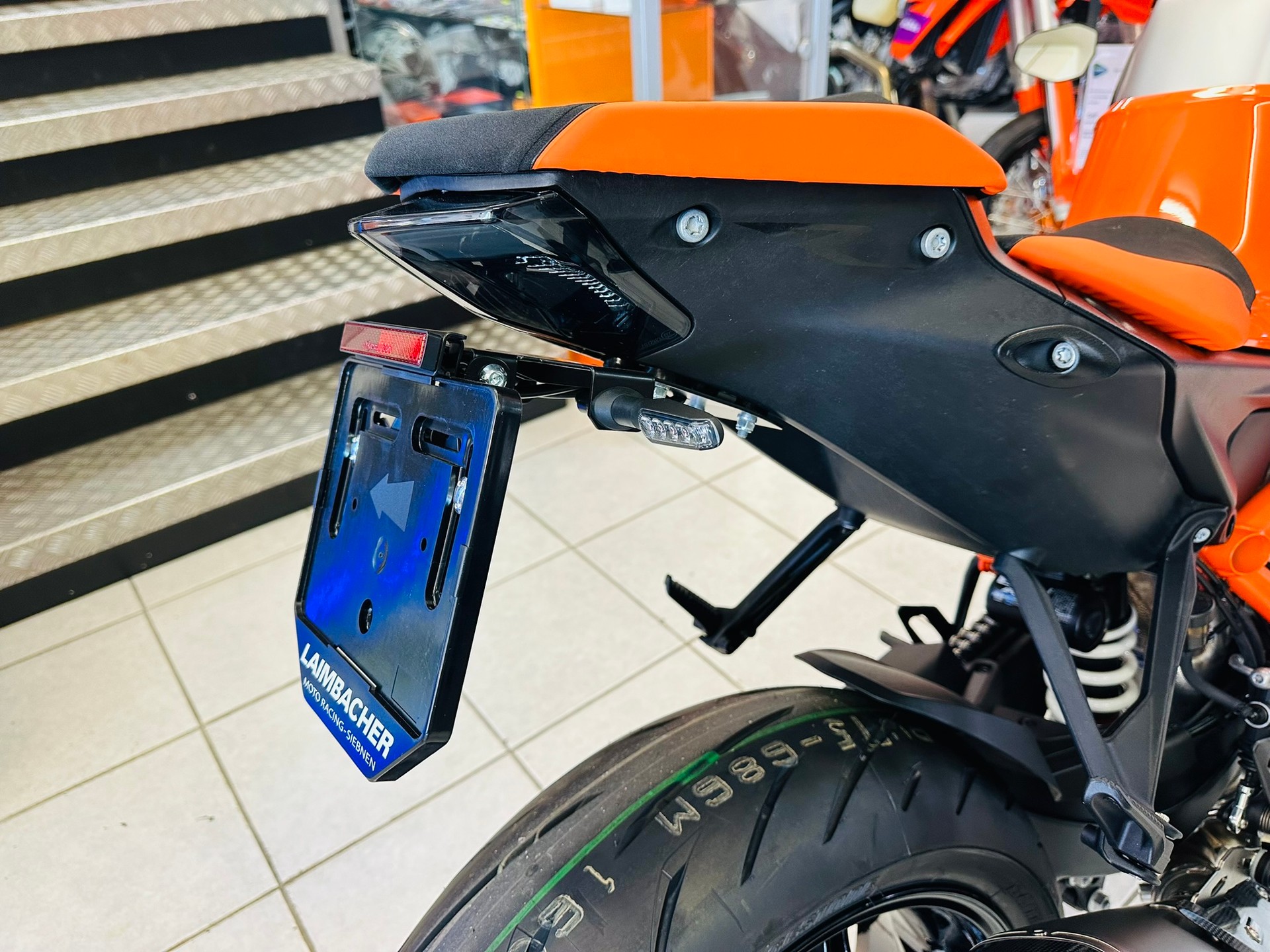 KTM 1290 Super Duke R EVO-showroom-element-3