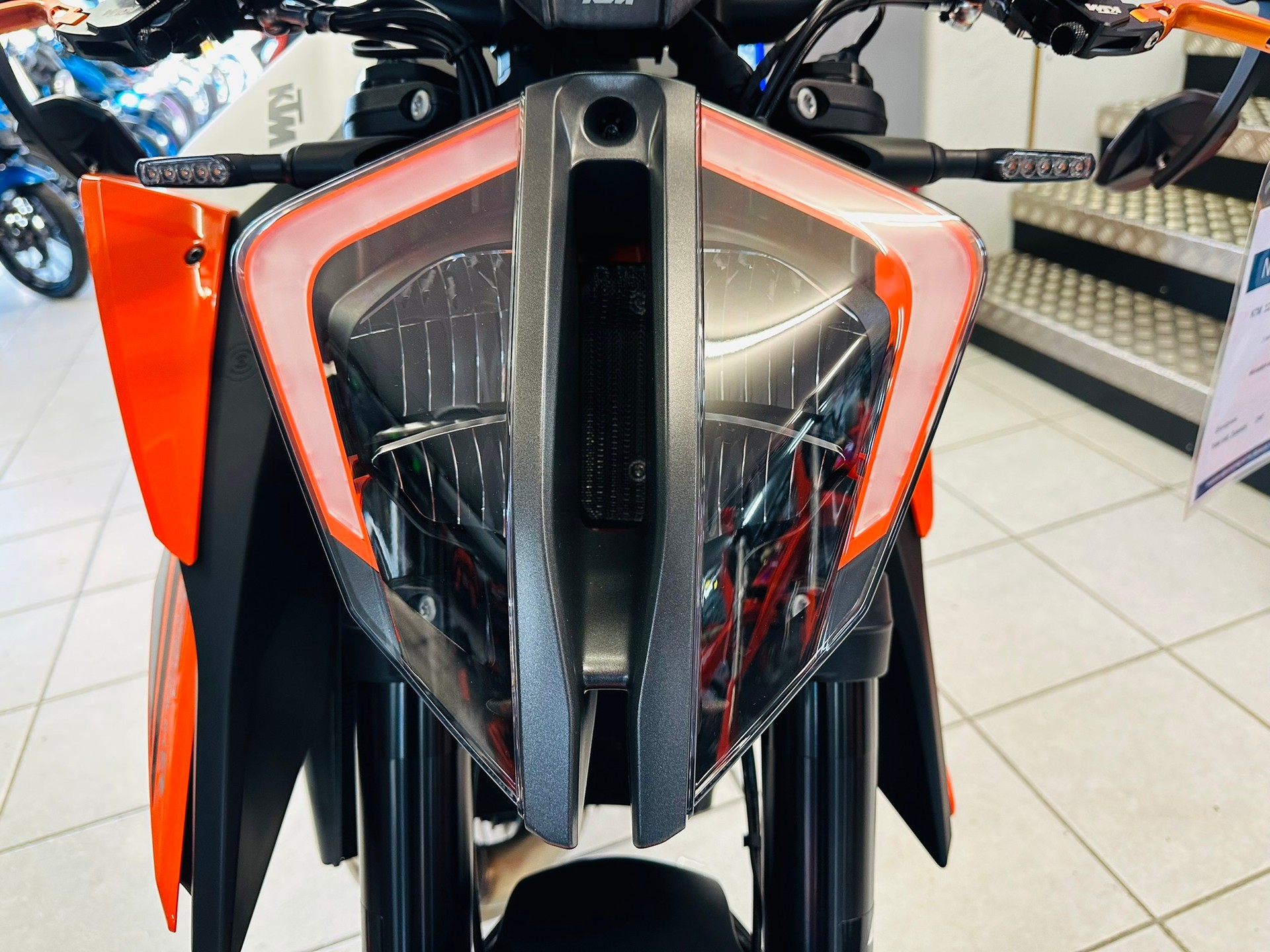 KTM 1290 Super Duke R EVO-showroom-element-2