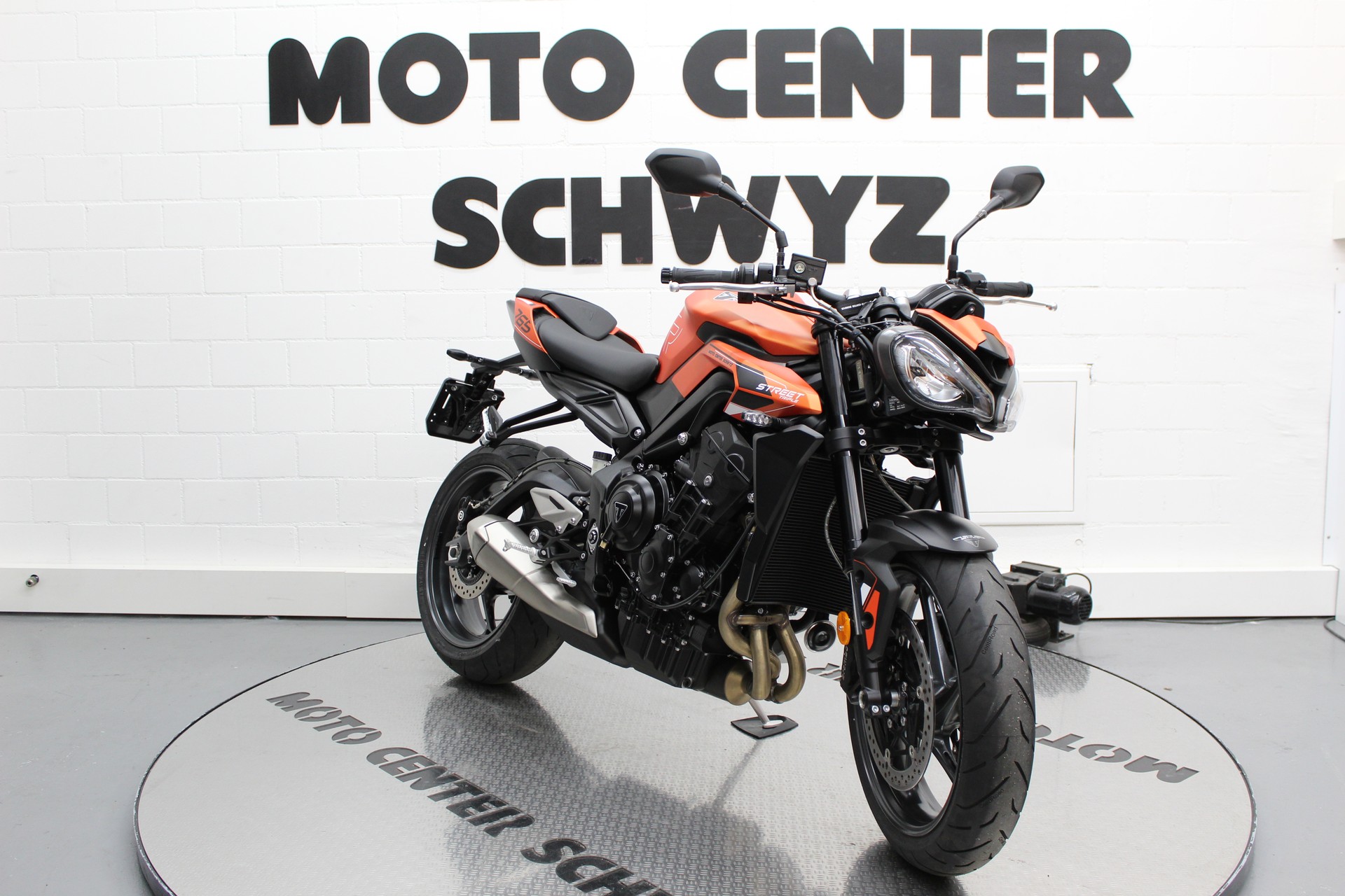 TRIUMPH Street Triple 765 R-showroom-element-1