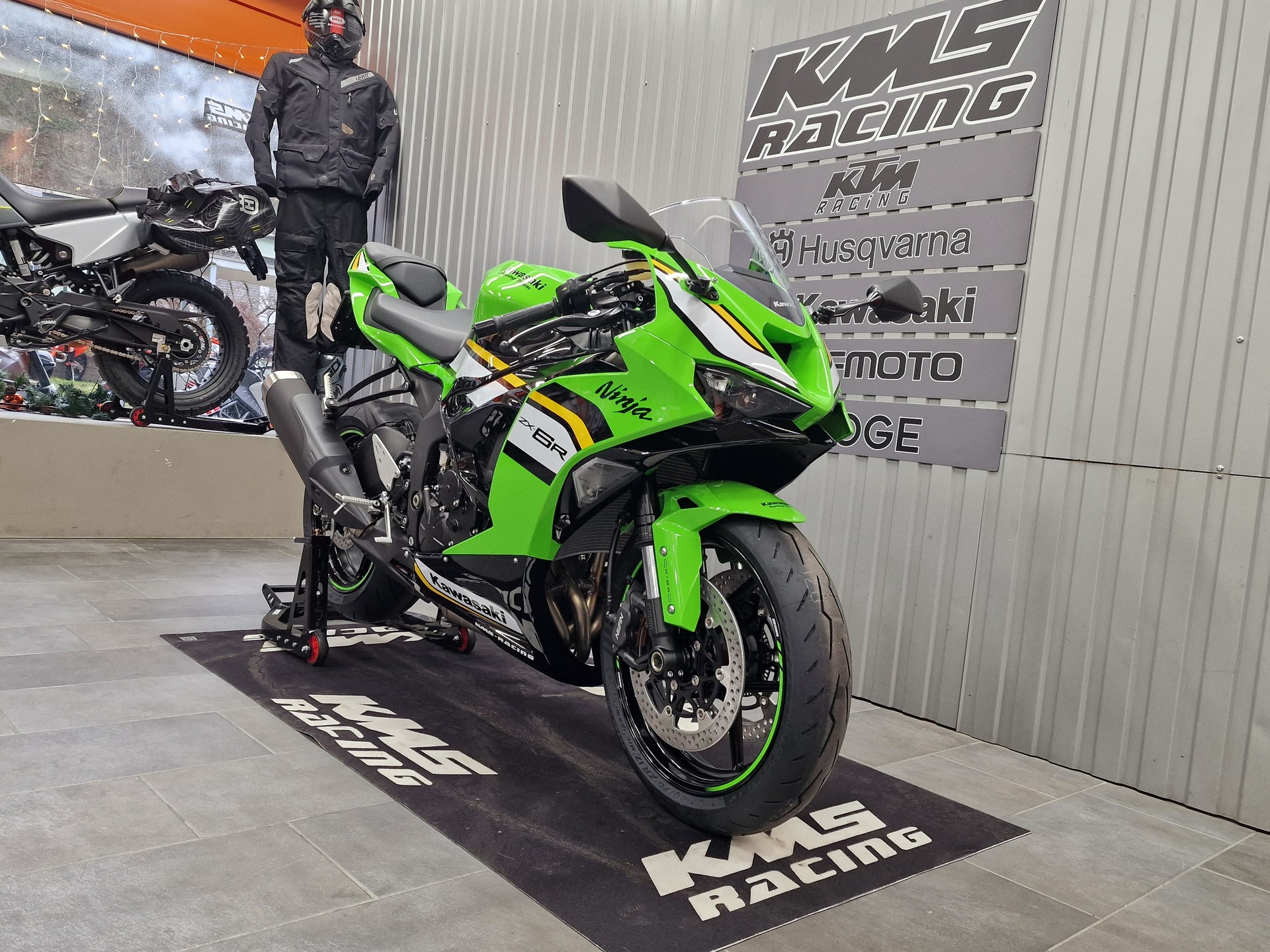 KAWASAKI Ninja ZX-6R-showroom-element-1