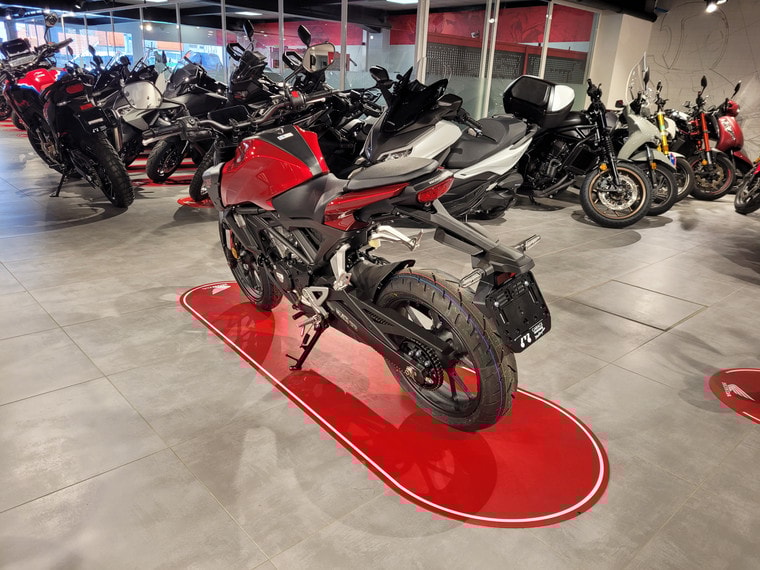 HONDA CB 125 R-showroom-element-3