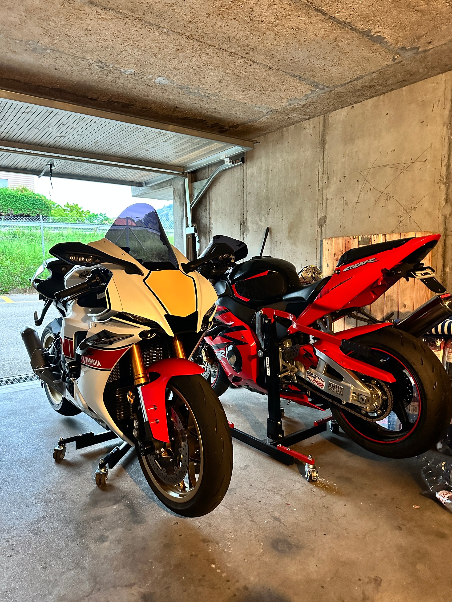 YAMAHA YZF-R1 World GP 60th-image-12