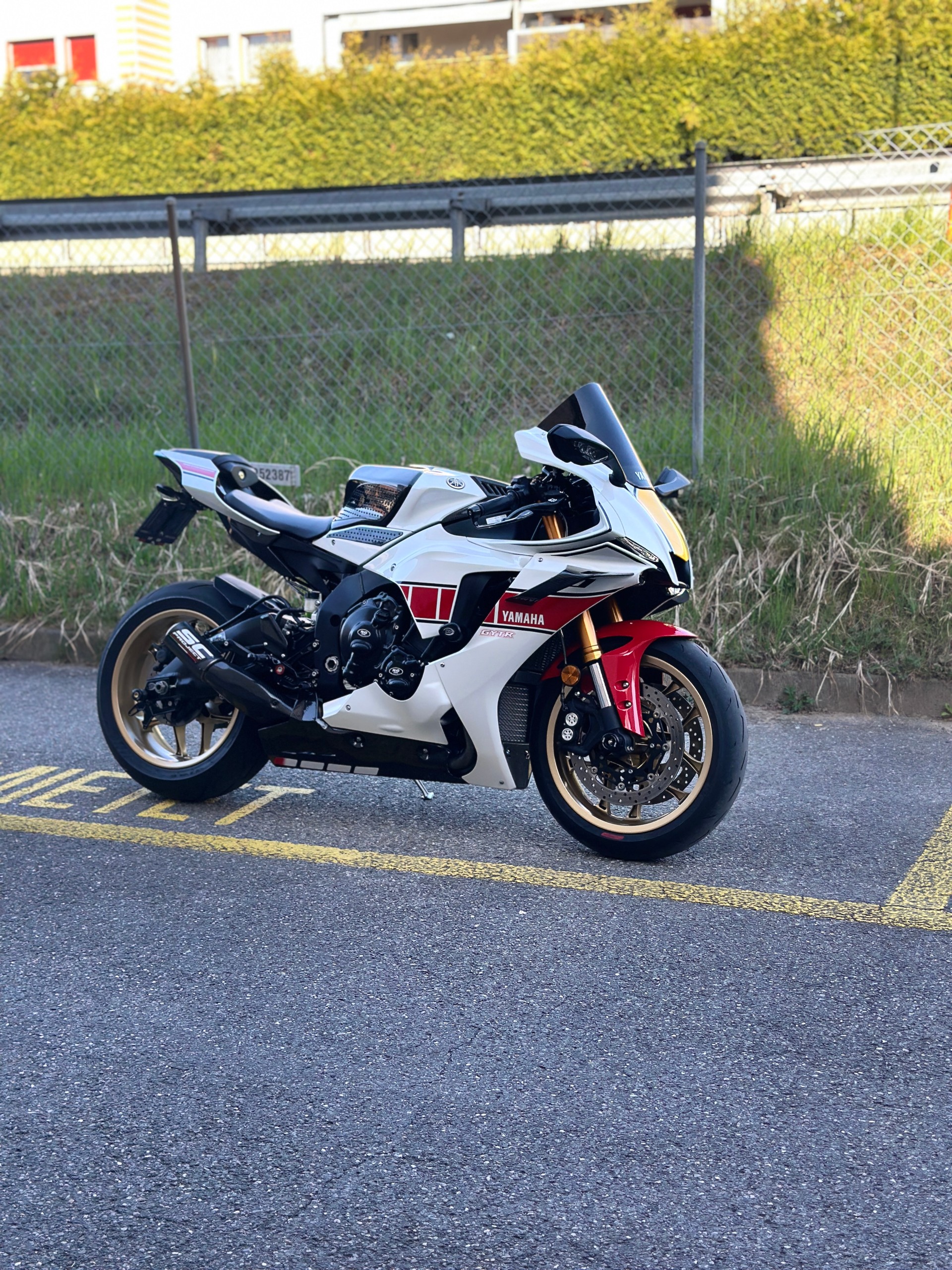 YAMAHA YZF-R1 World GP 60th-image-1