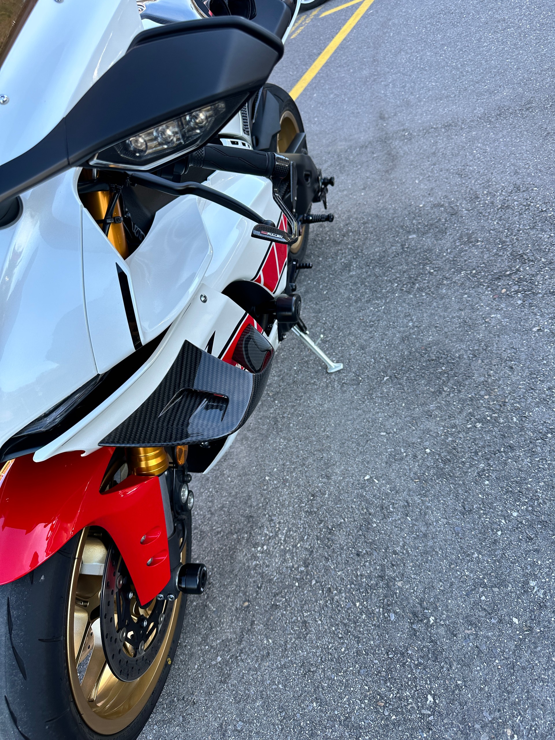 YAMAHA YZF-R1 World GP 60th-image-2
