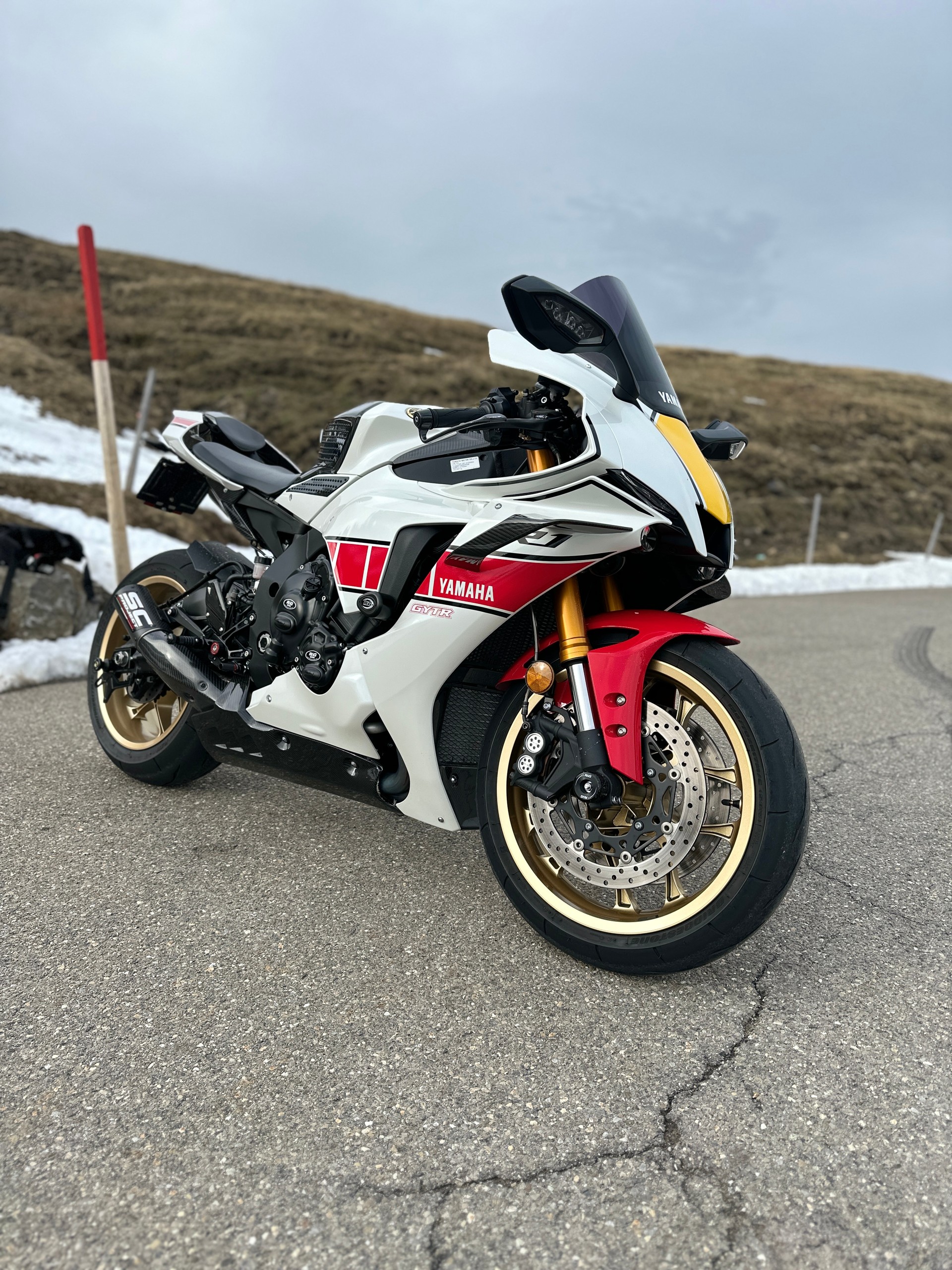 YAMAHA YZF-R1 World GP 60th-image-0