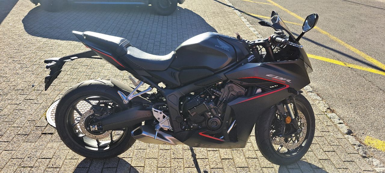 HONDA CBR 650 R E-Clutch