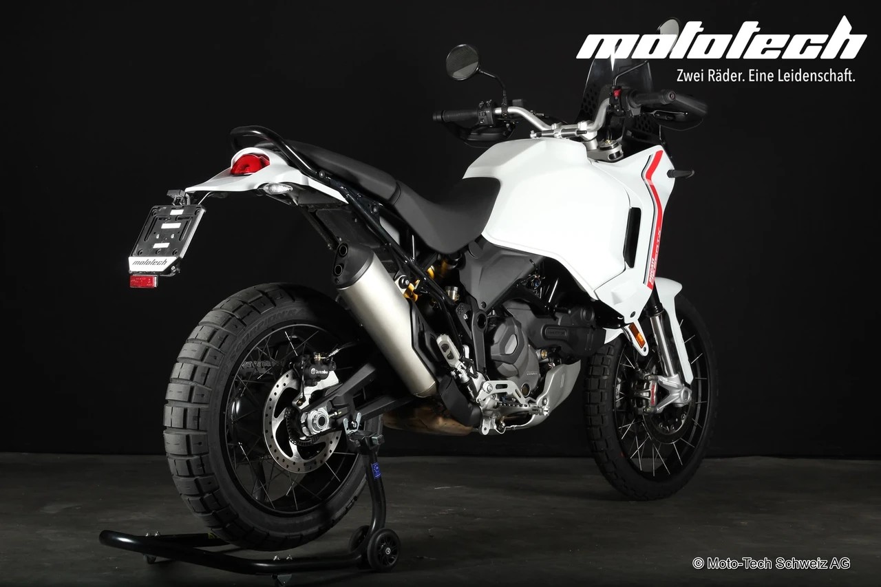 DUCATI Desert X-showroom-element-3