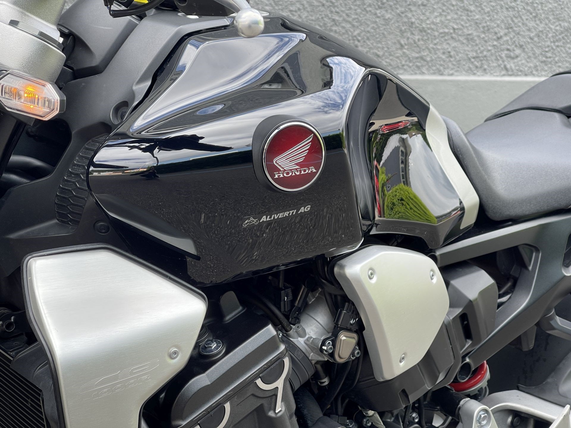 HONDA CB 1000 R ABS-image-10