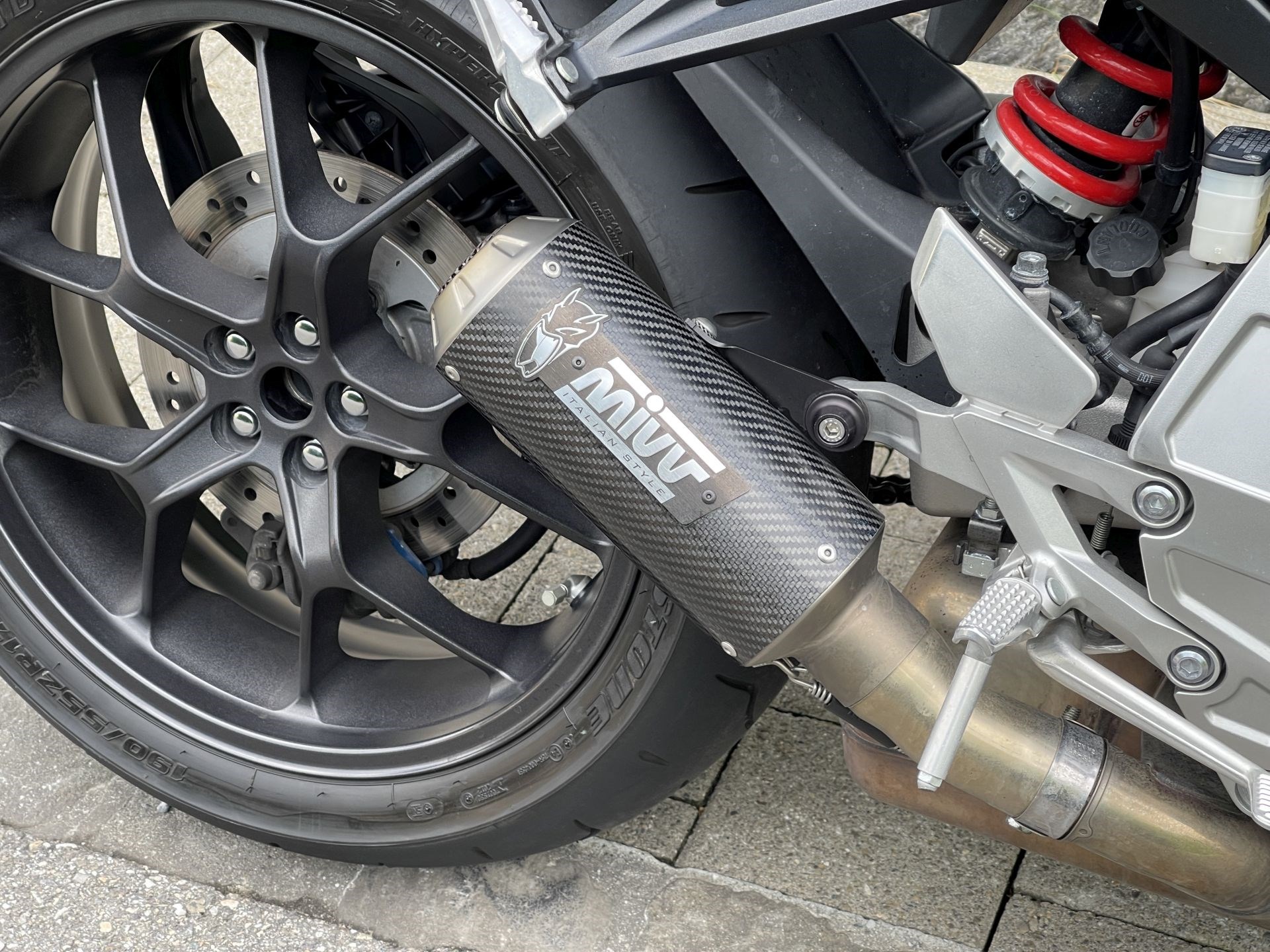 HONDA CB 1000 R ABS-image-3