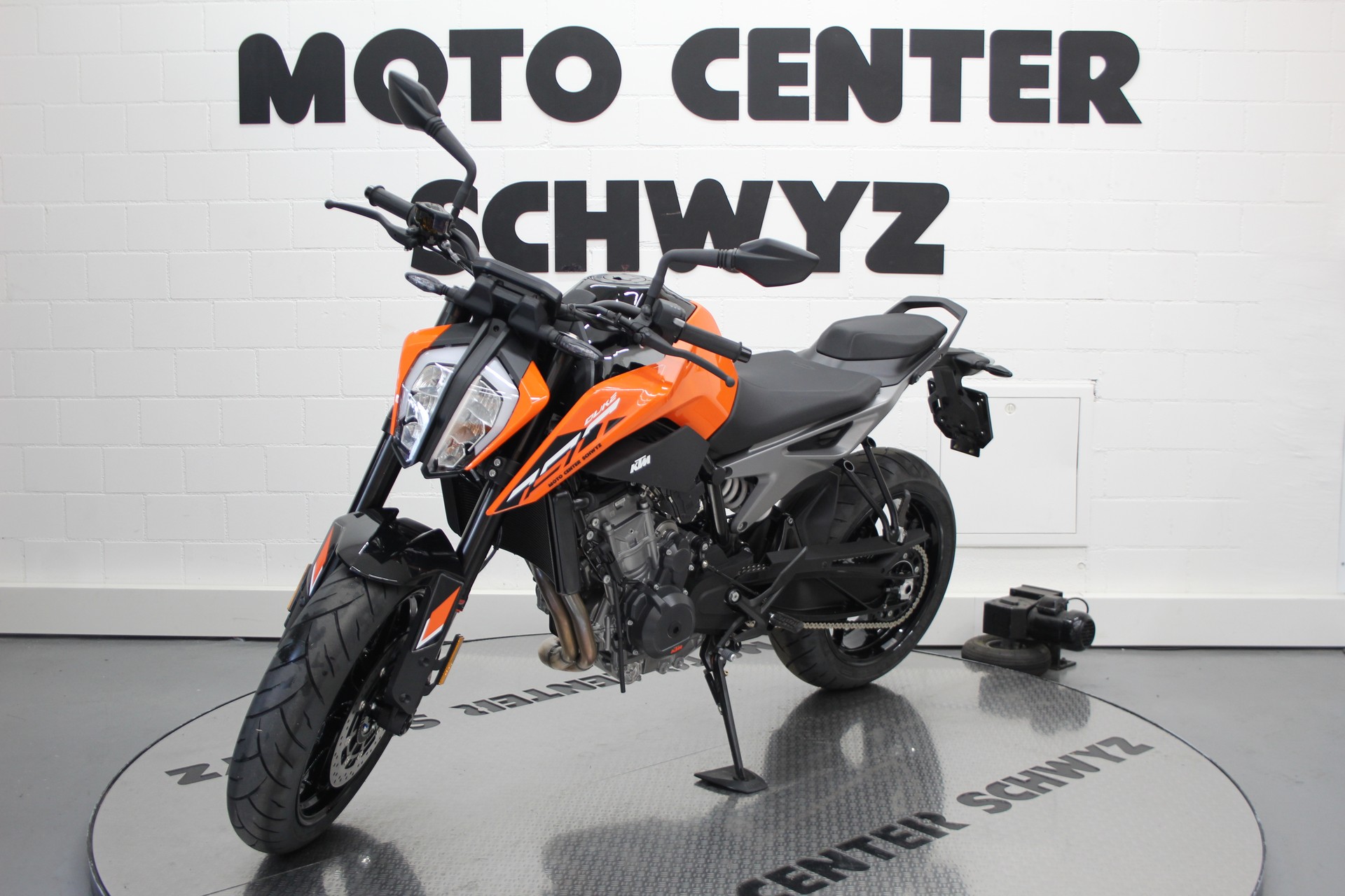KTM 790 Duke L-showroom-element-3