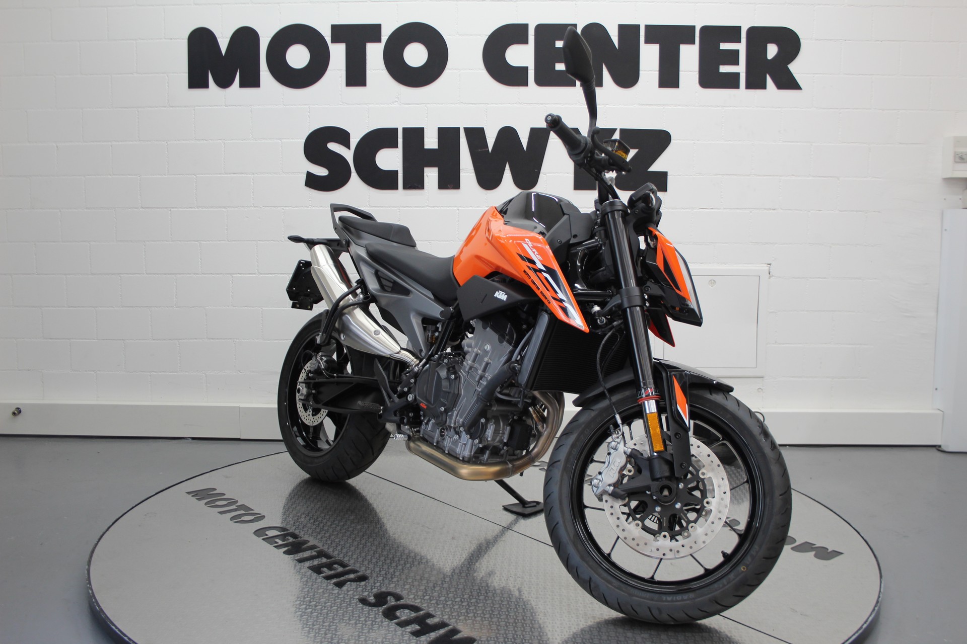 KTM 790 Duke L-showroom-element-1
