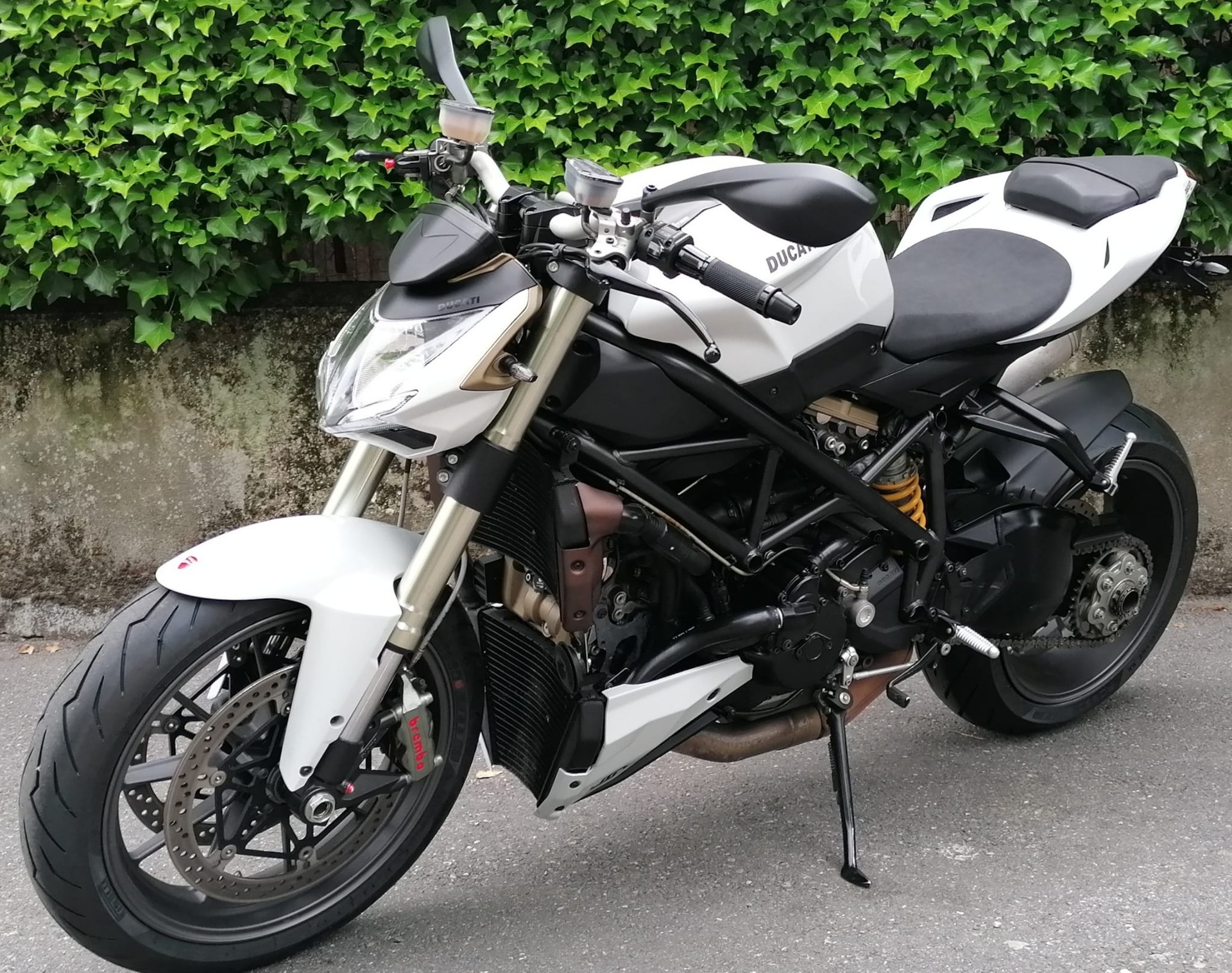 DUCATI Streetfighter 1099-showroom-element-3
