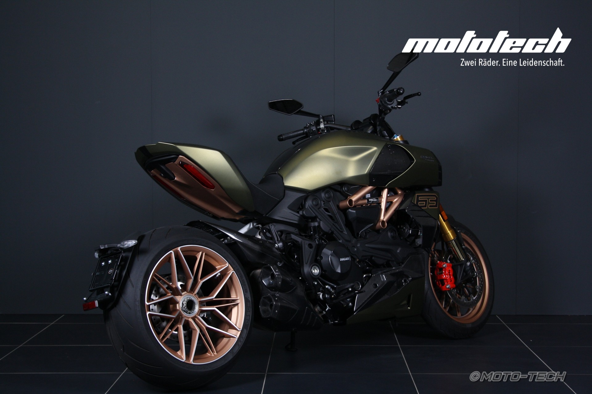 DUCATI DUCATI Diavel 1260 Lamborghini-showroom-element-1