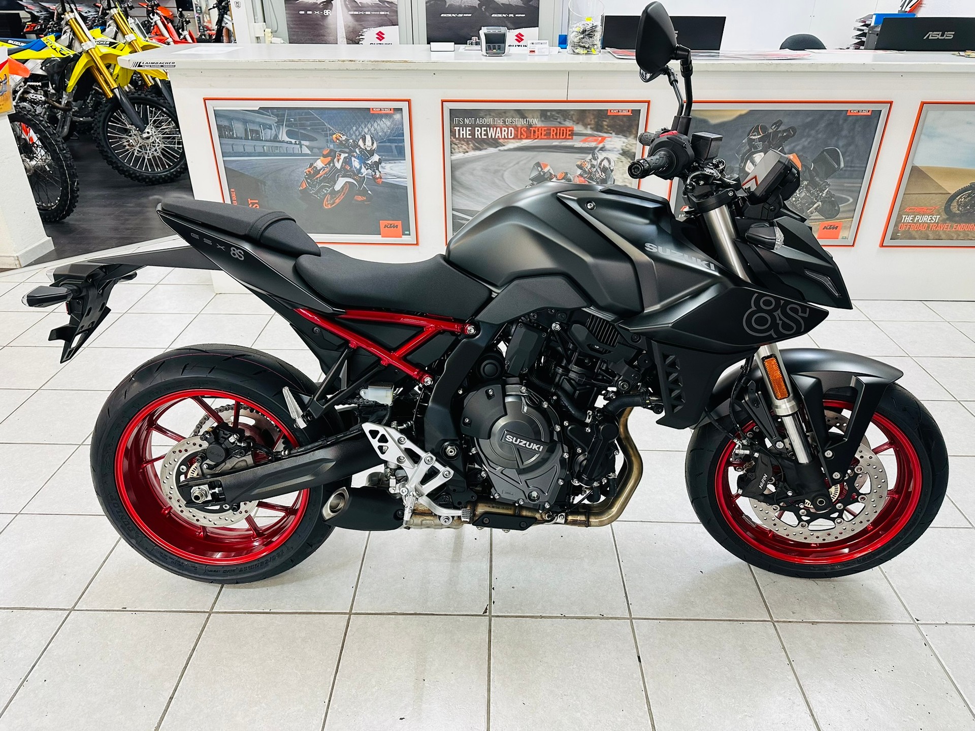 SUZUKI GSX 8 S (35kW)-image-0