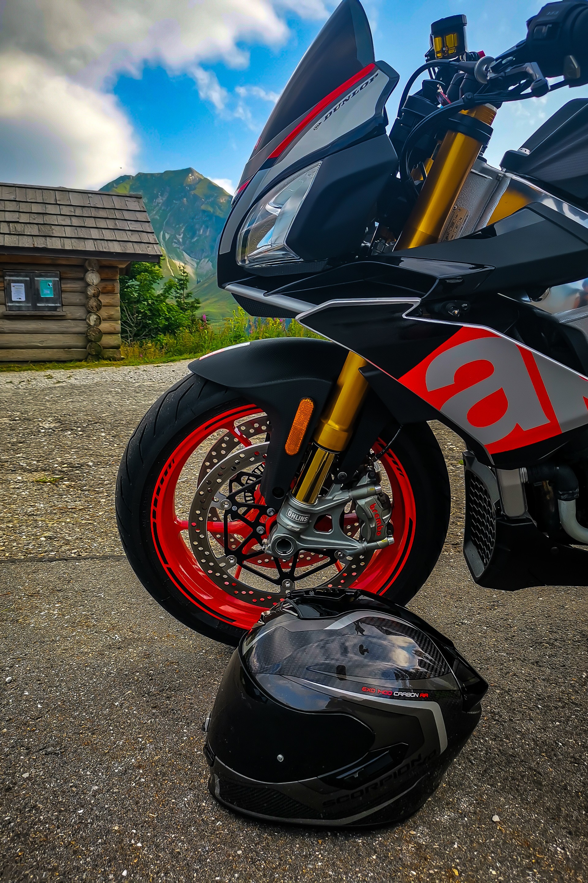 APRILIA Tuono V4 1100 Factory-image-6