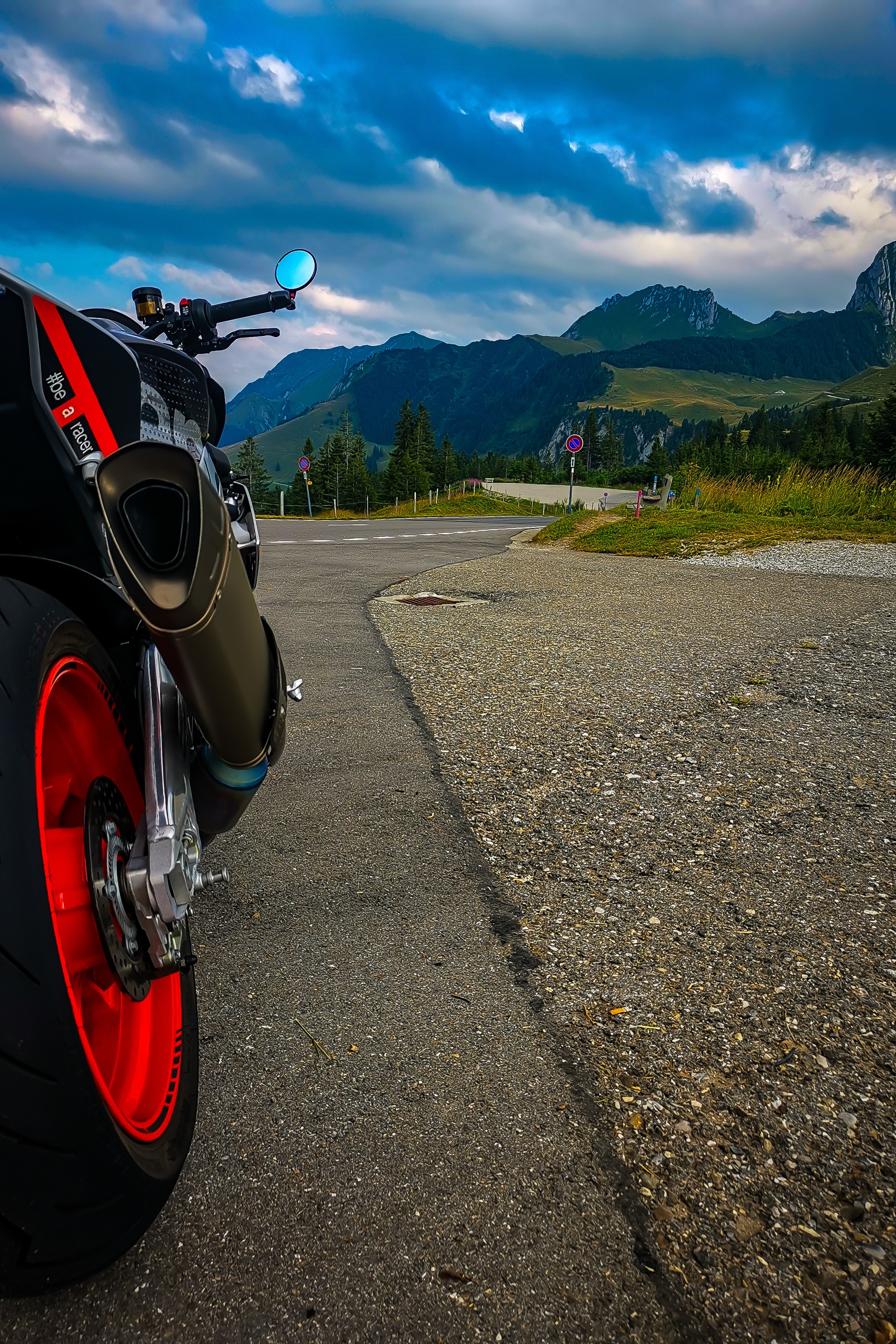 APRILIA Tuono V4 1100 Factory-image-9