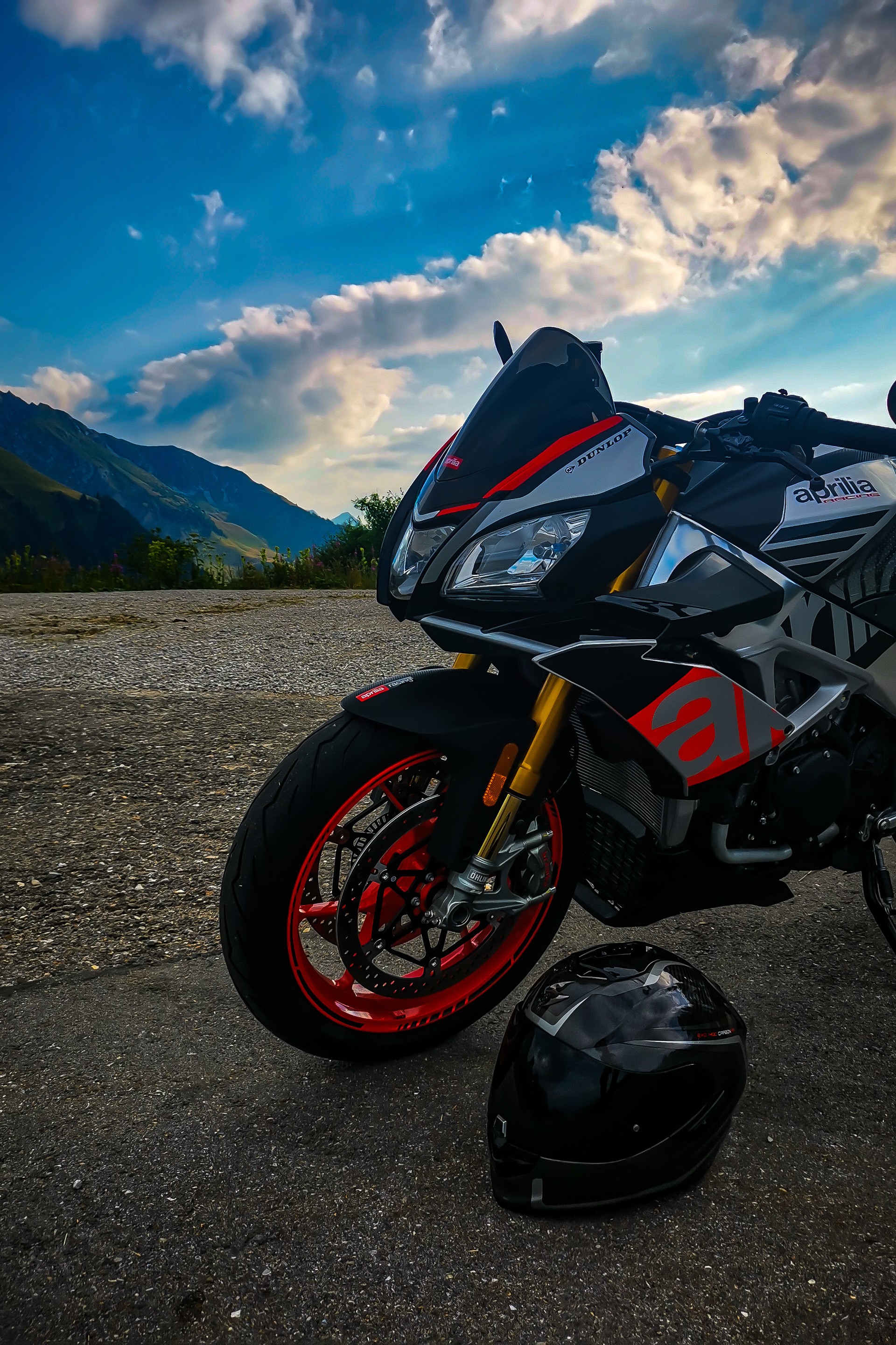 APRILIA Tuono V4 1100 Factory-image-3
