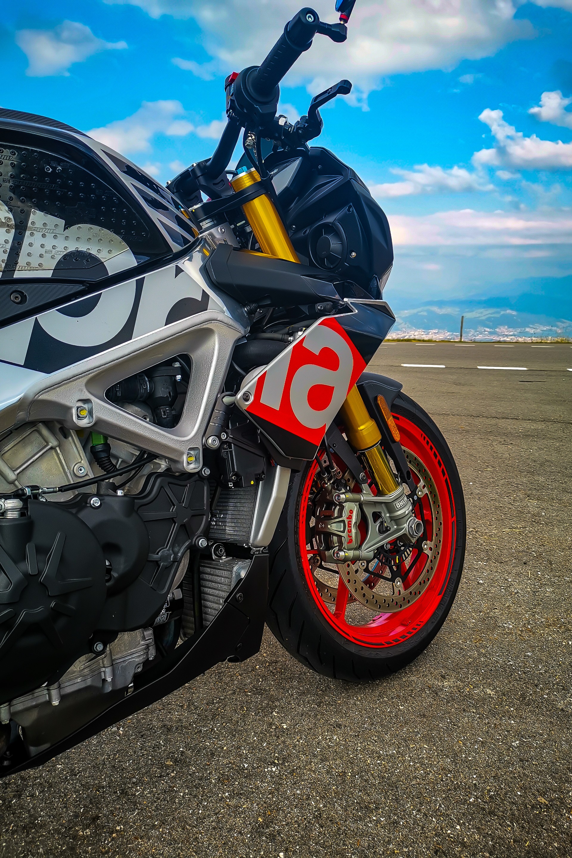 APRILIA Tuono V4 1100 Factory-image-5