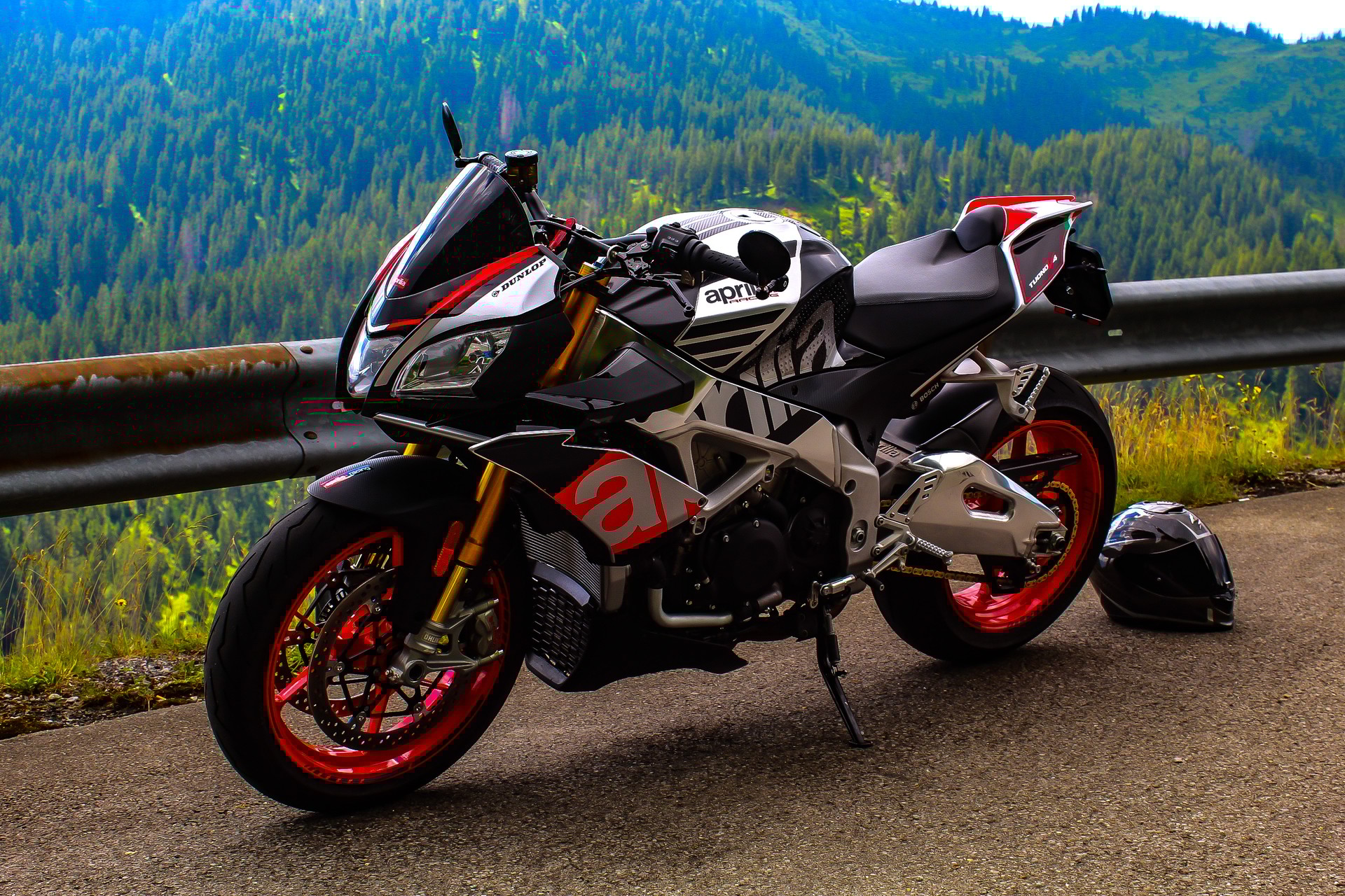 APRILIA Tuono V4 1100 Factory-image-0