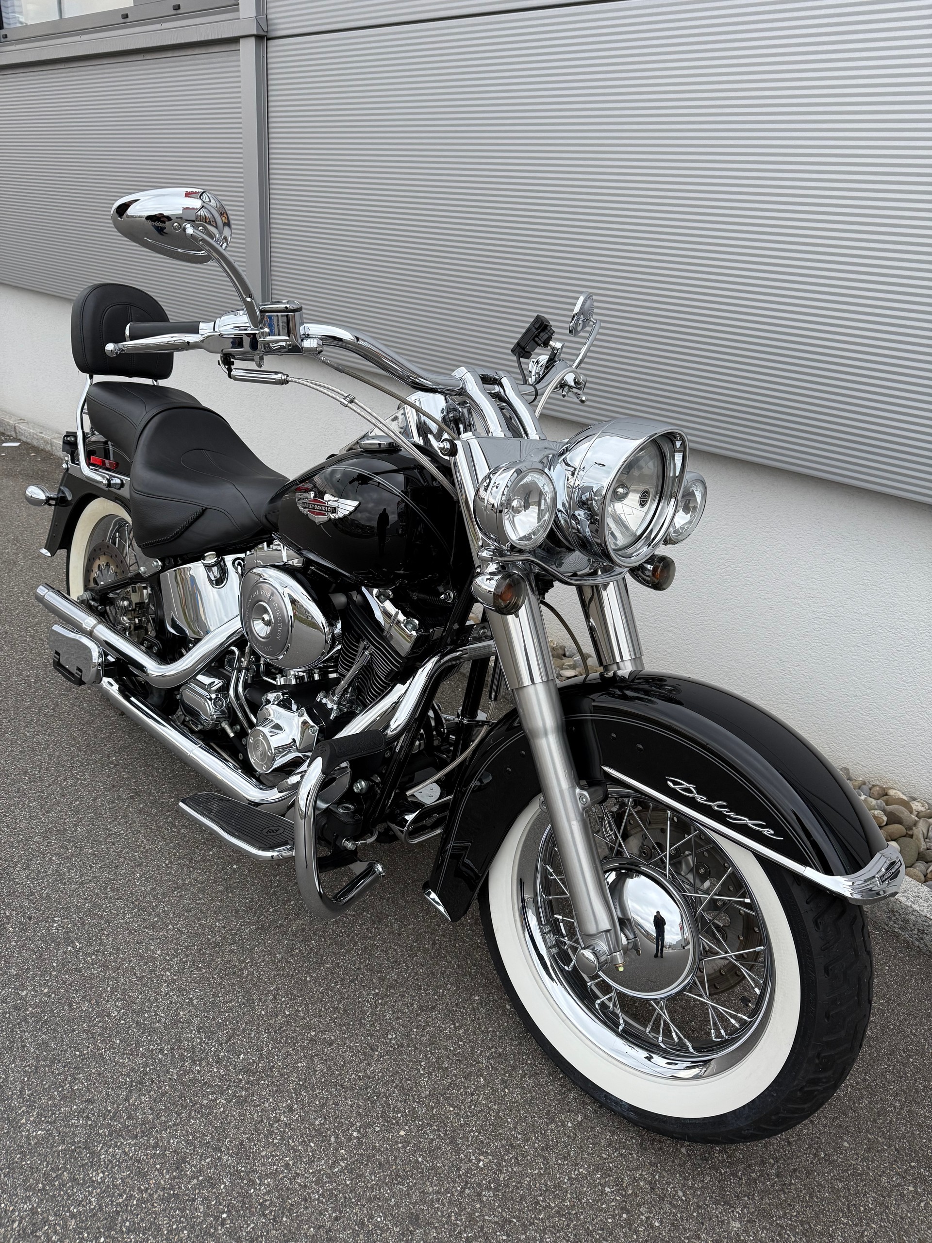HARLEY-DAVIDSON FLSTNI Softail Deluxe-showroom-element-1