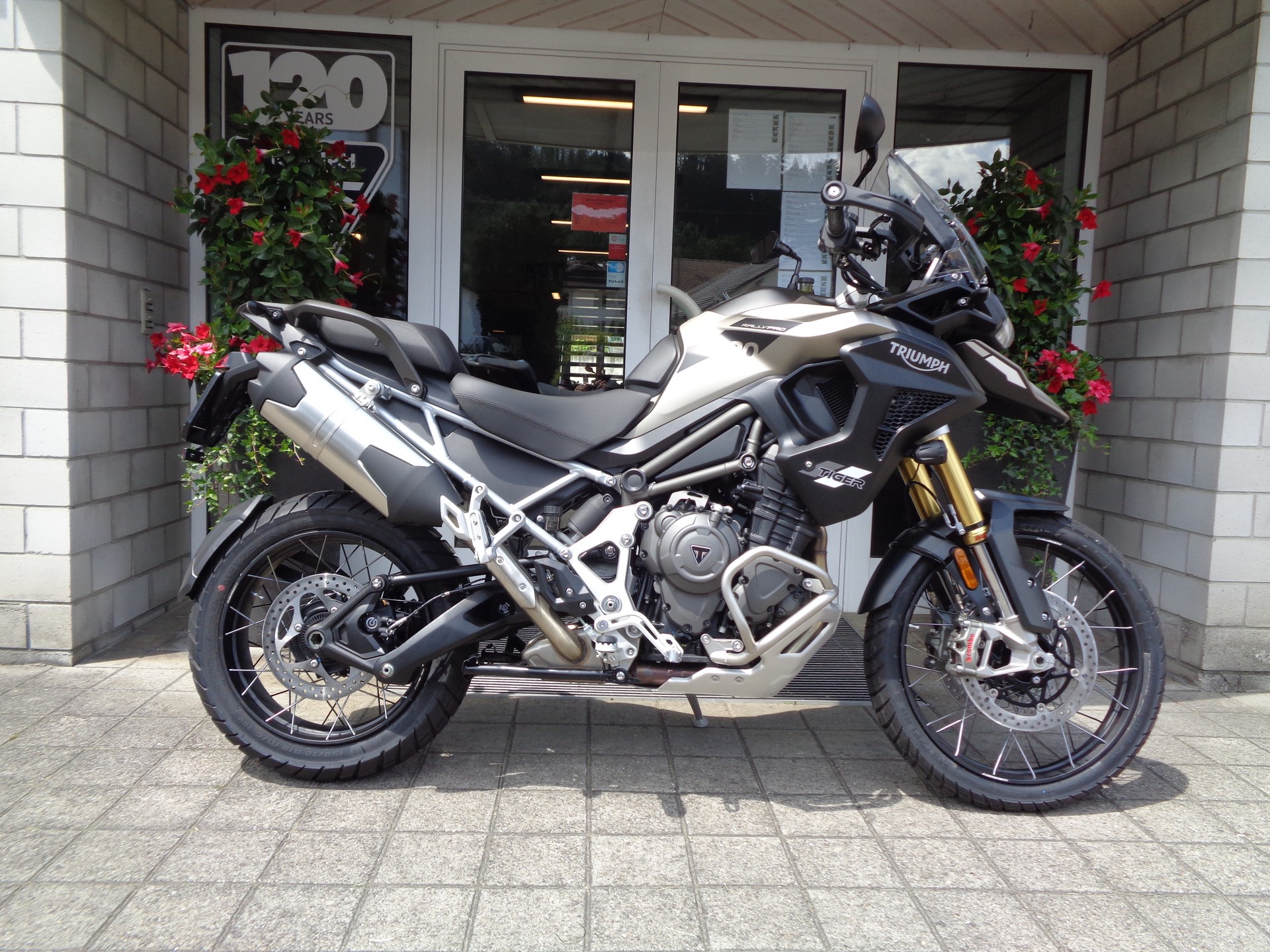 TRIUMPH Tiger 1200 Rally Pro-showroom-element-1