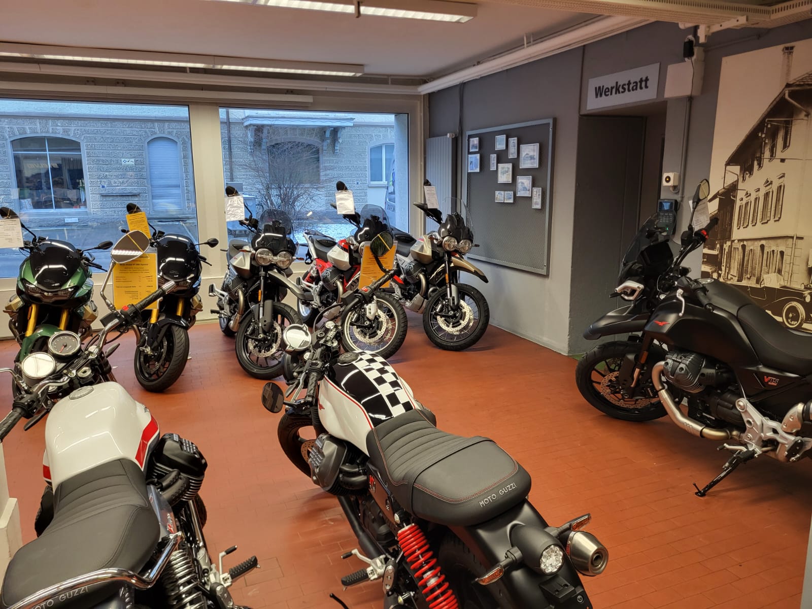 MOTO GUZZI V85 TT Premium Graphics 2-Tone-image-11