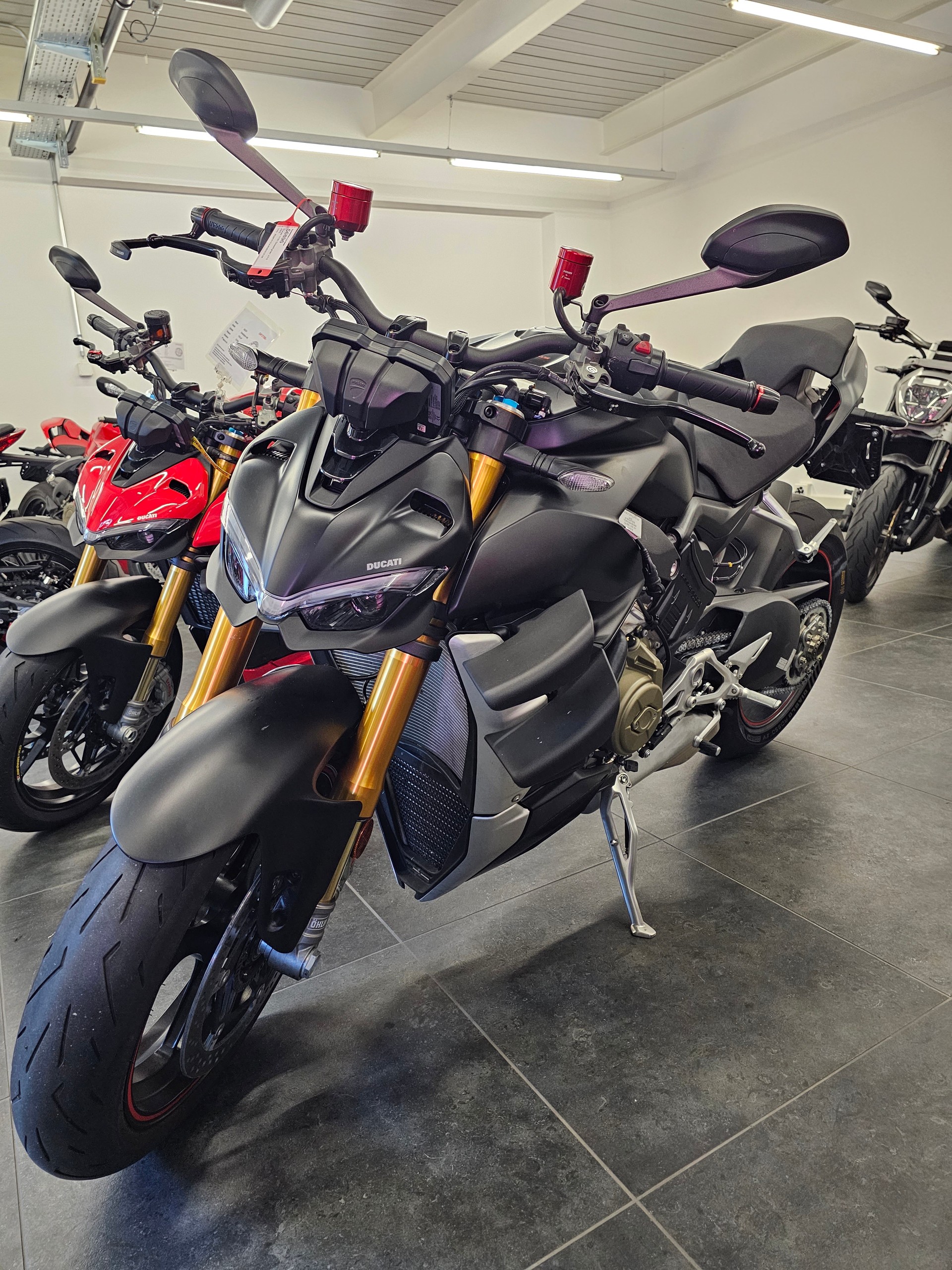 DUCATI Streetfighter V4 S-showroom-element-2