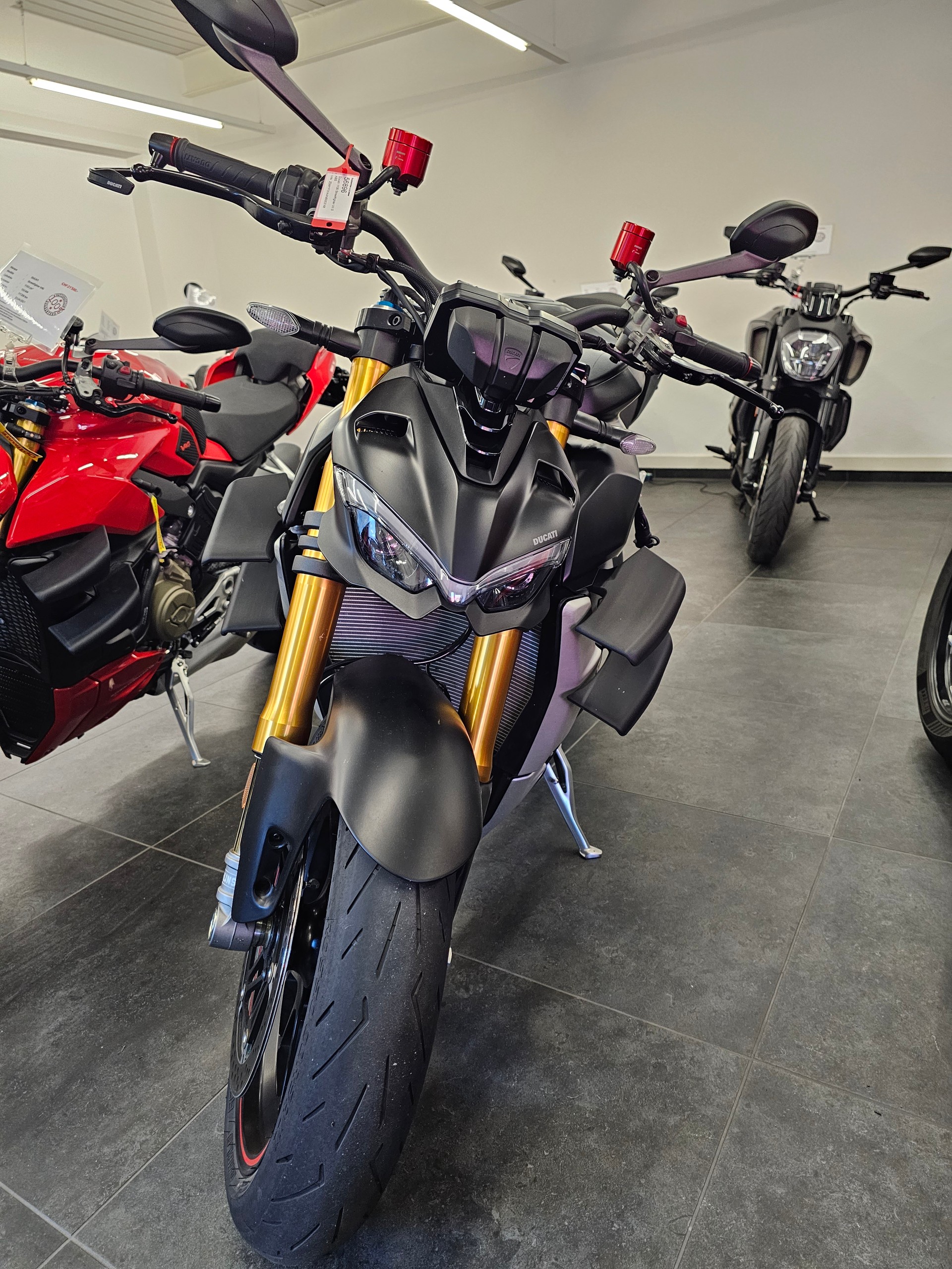 DUCATI Streetfighter V4 S-showroom-element-1