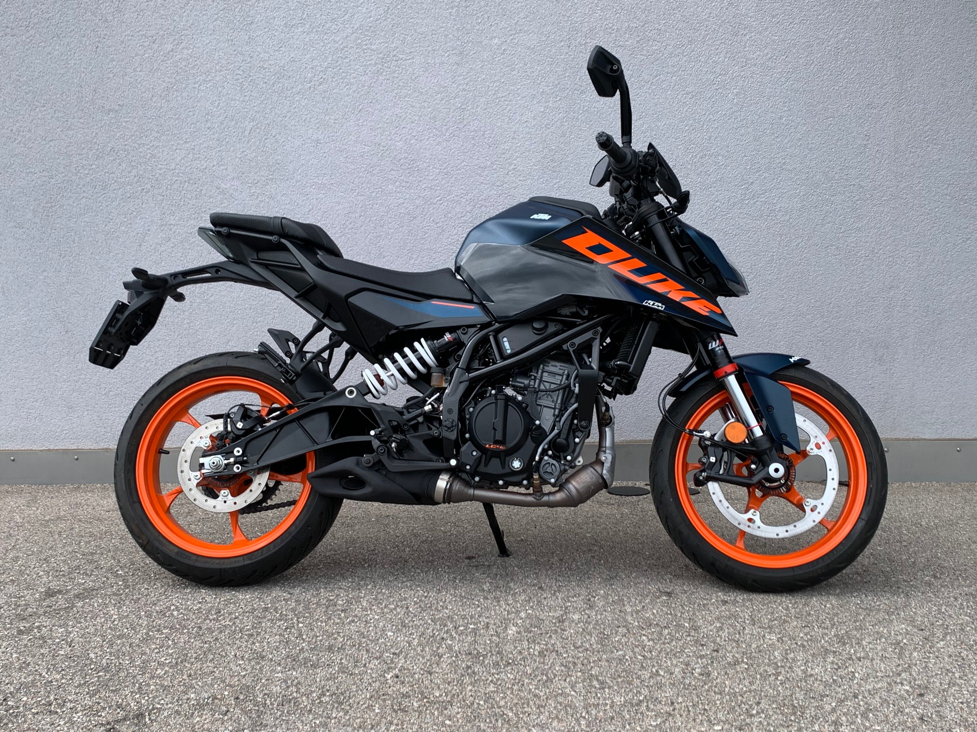 KTM ABS-showroom-element-1