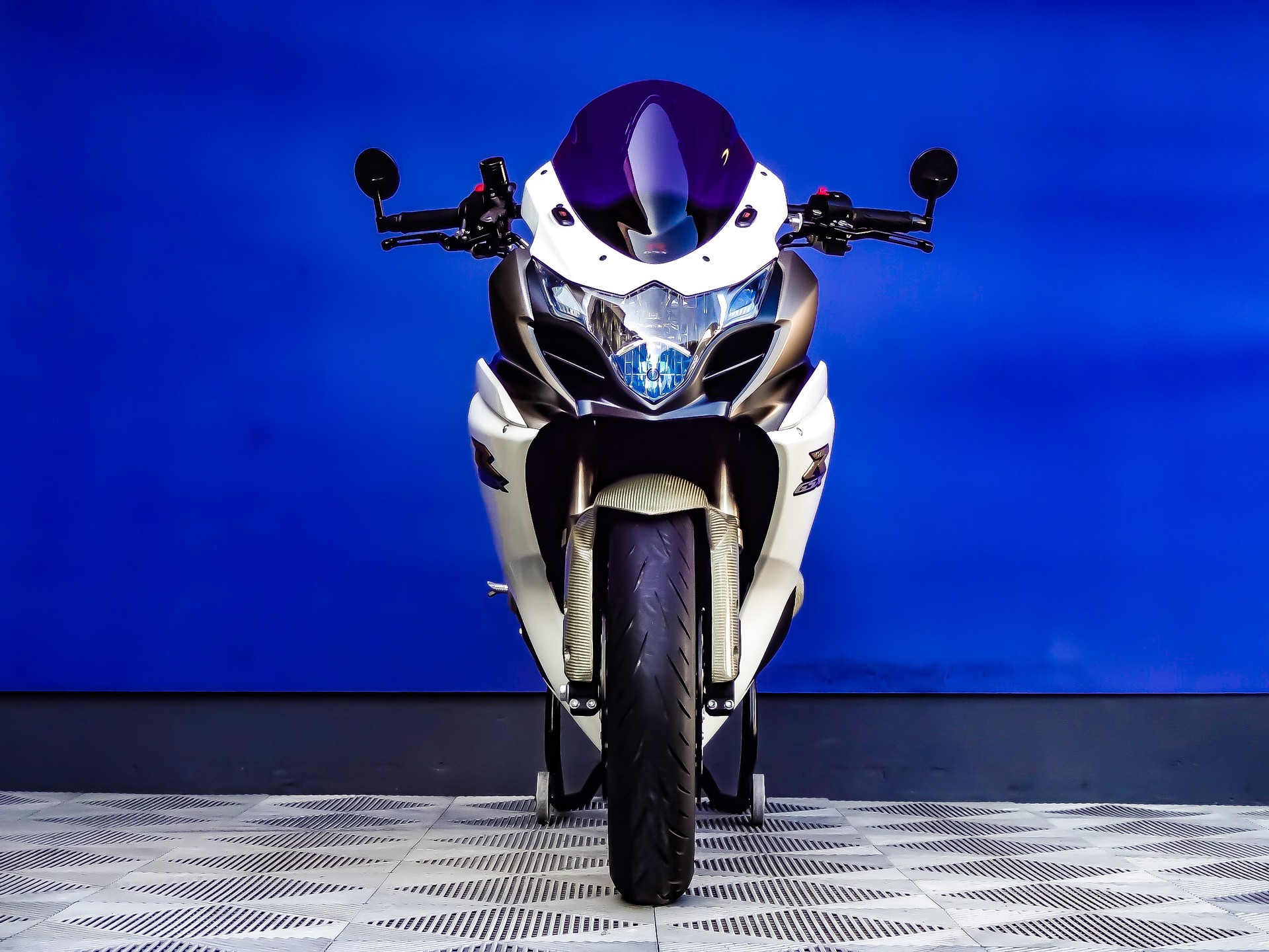 SUZUKI GSX-R 1000 L0-showroom-element-2