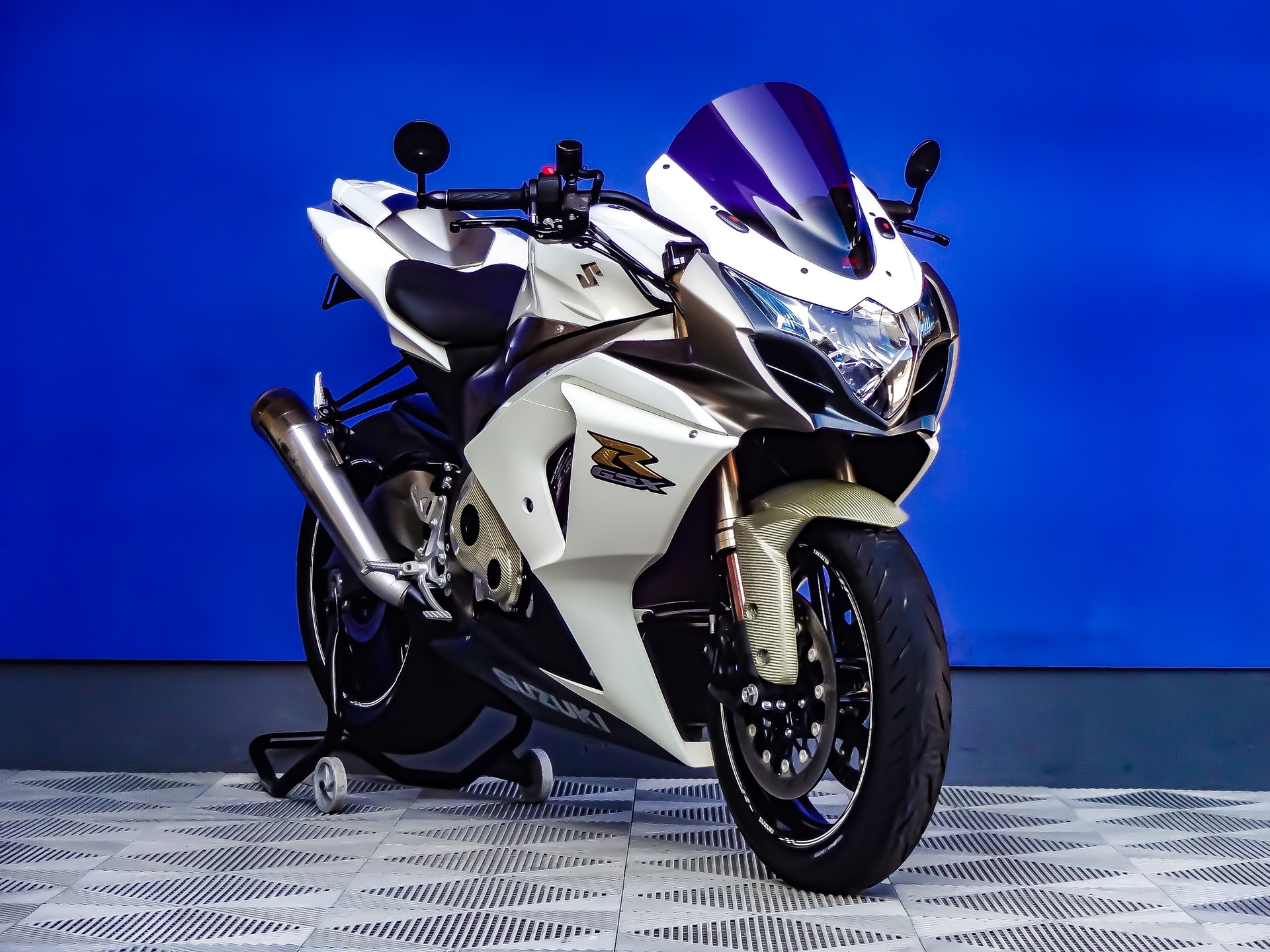 SUZUKI GSX-R 1000 L0-showroom-element-1
