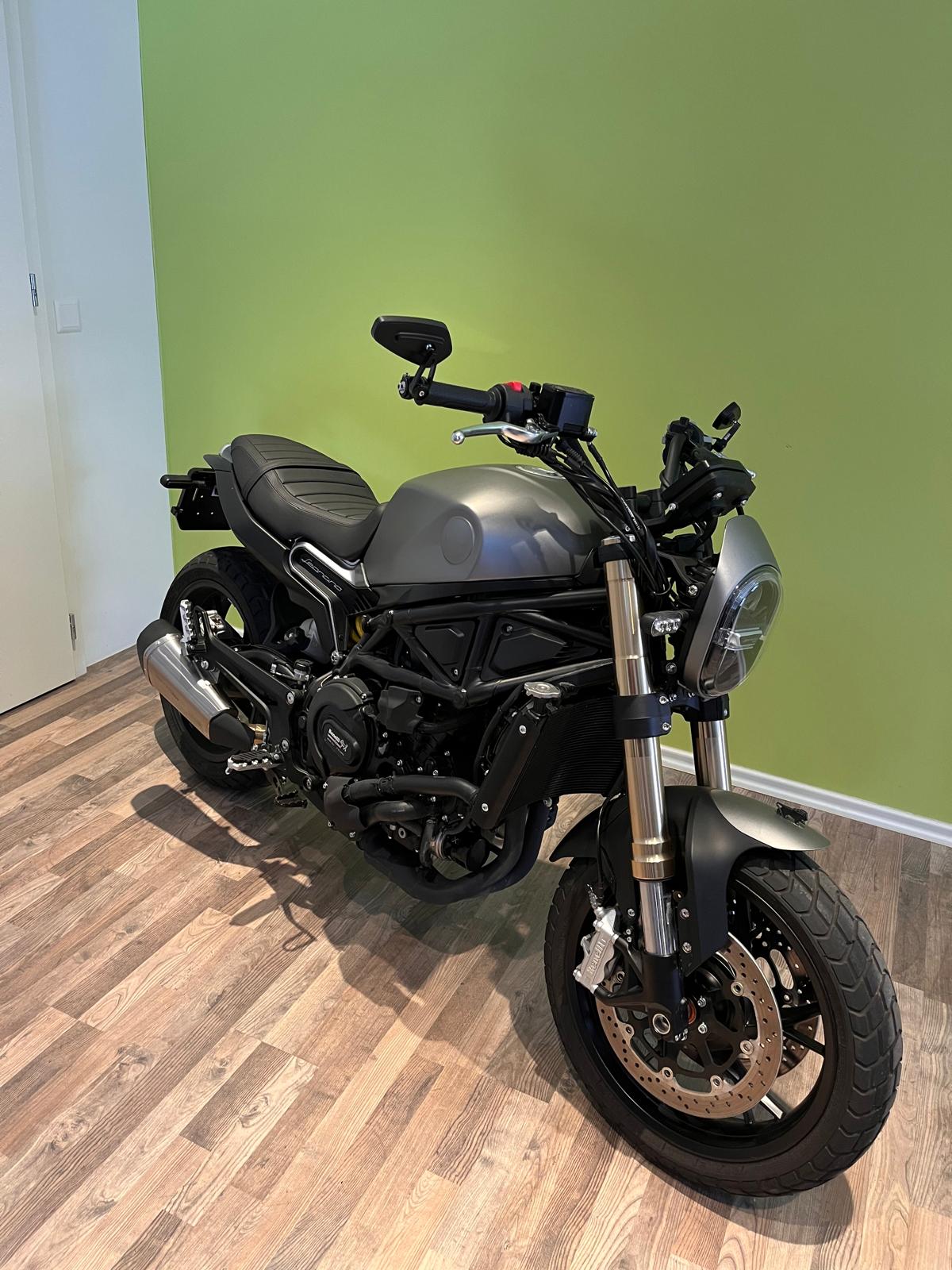 BENELLI Leoncino 800