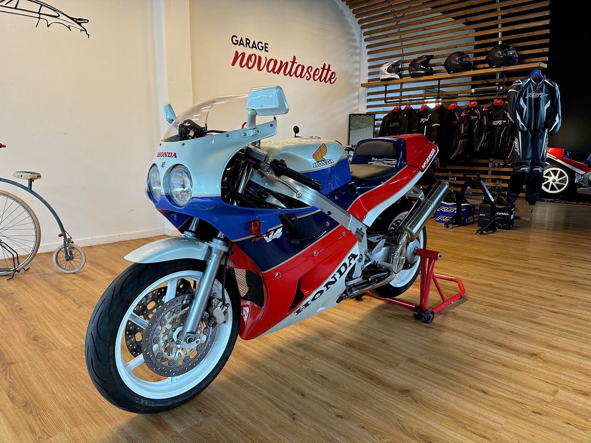 HONDA VFR 750 R REPLICA RC30