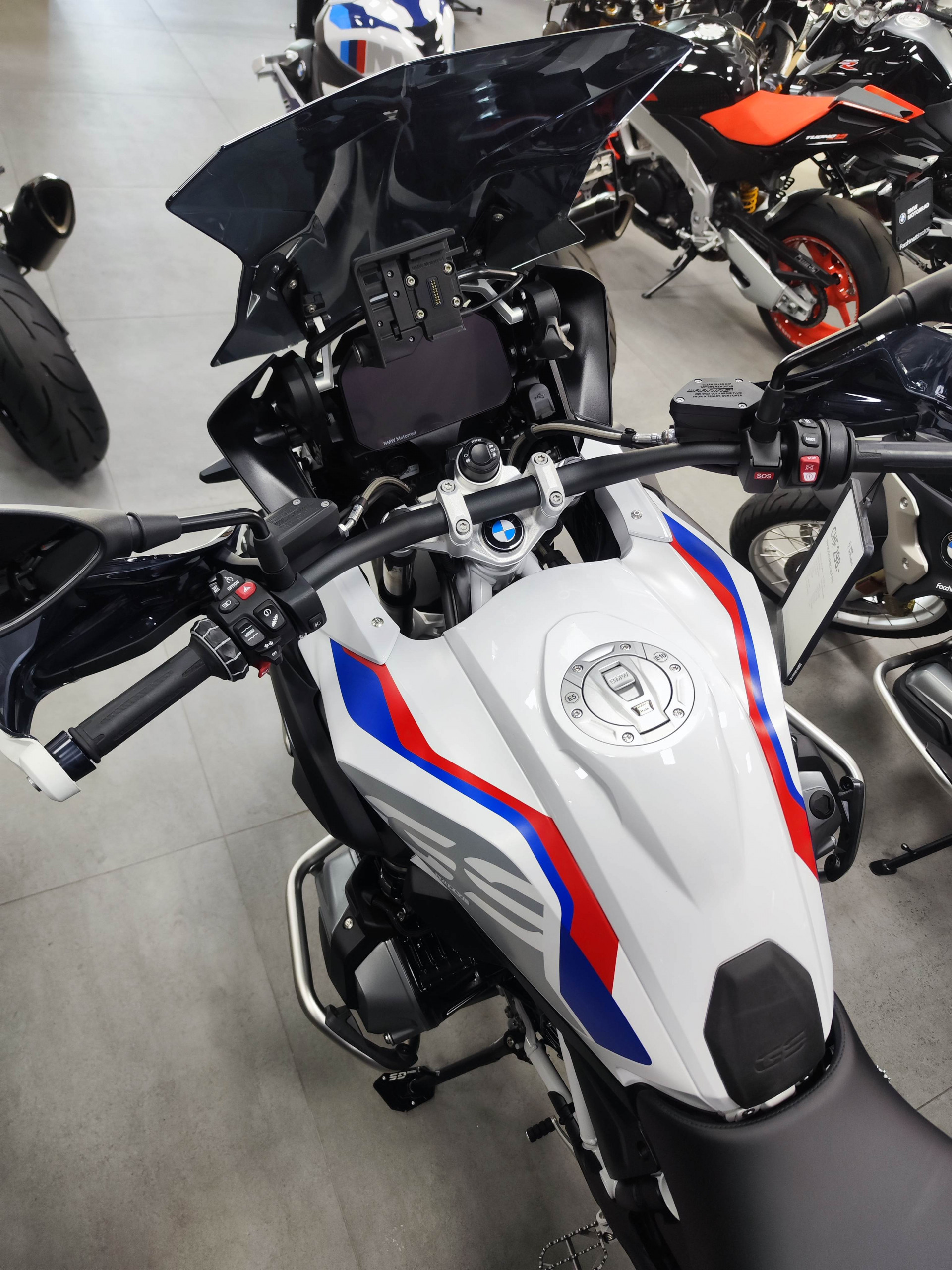 BMW R 1250 GS Rallye *** CONTRAT ENTRETIEN ***GPS***-image-4