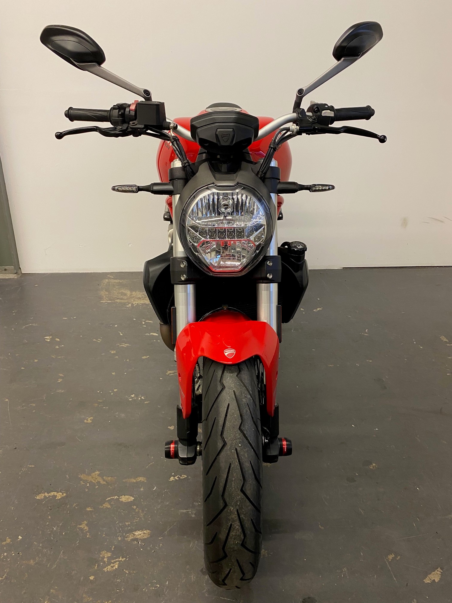 DUCATI Monster 821-showroom-element-2
