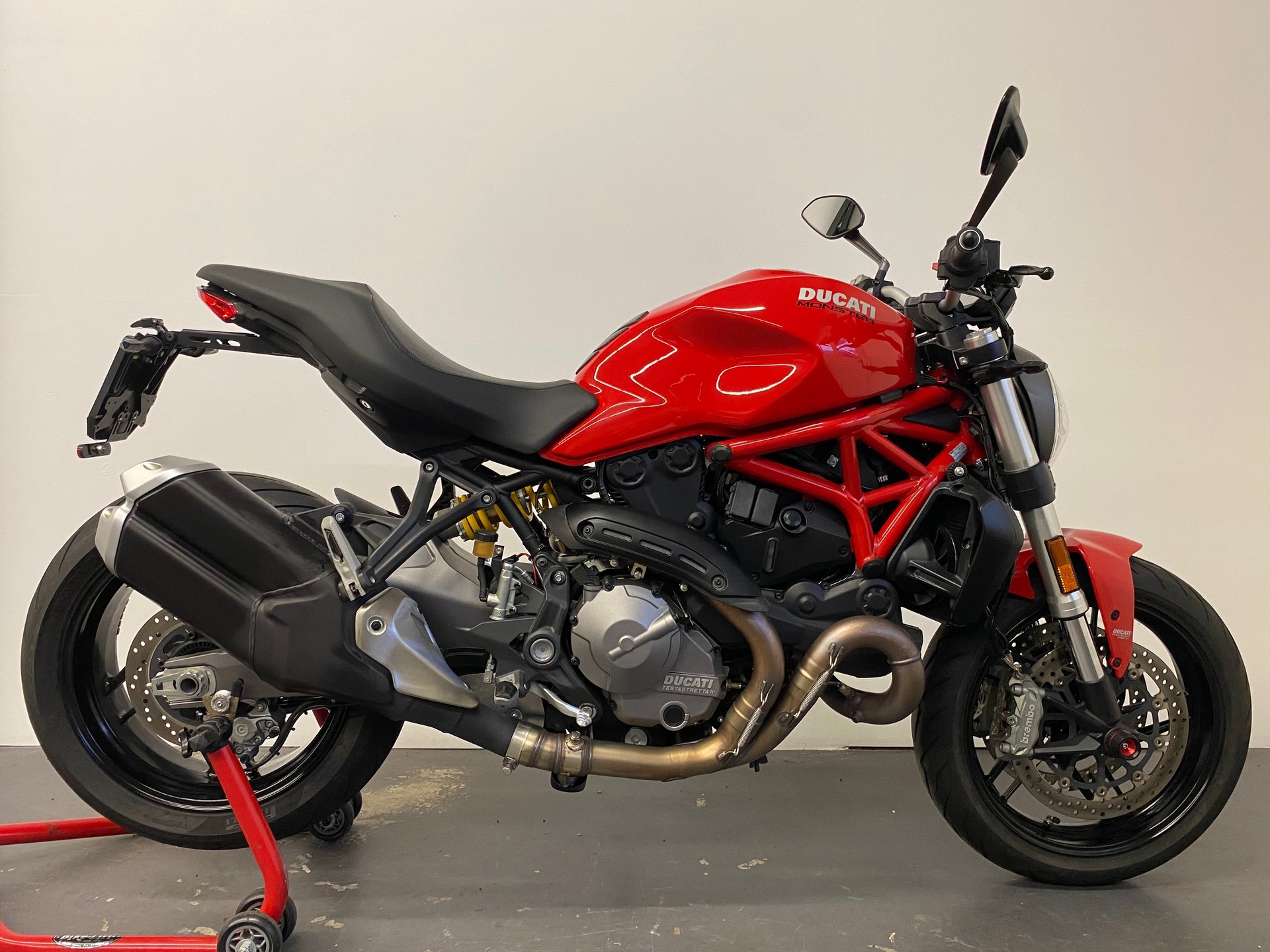 DUCATI Monster 821