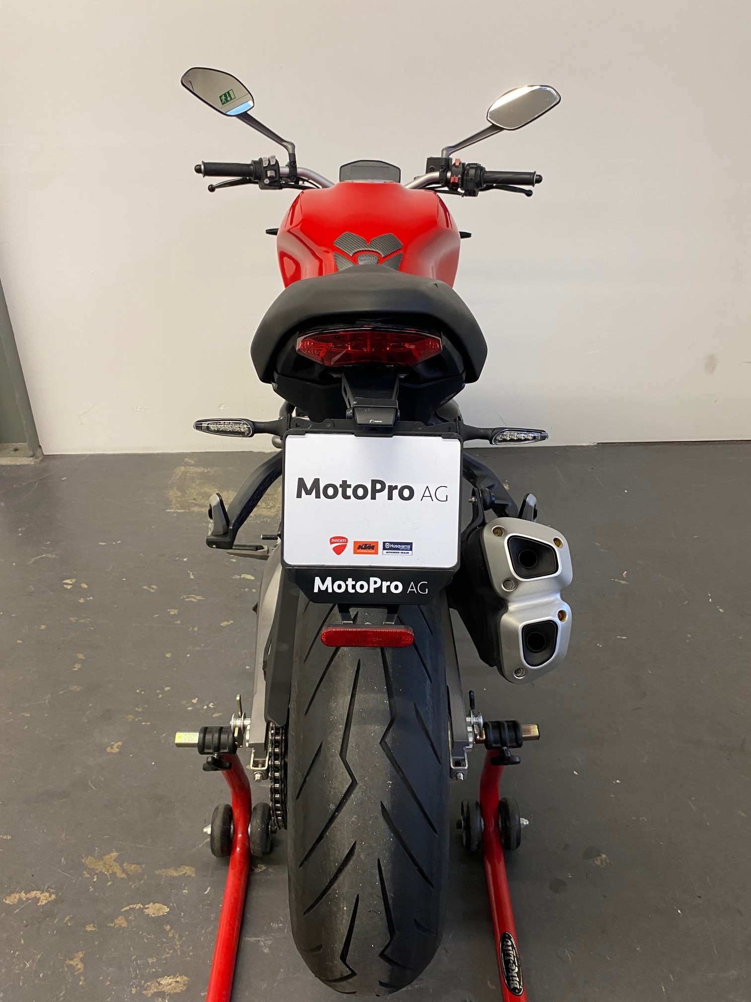DUCATI Monster 821-showroom-element-3