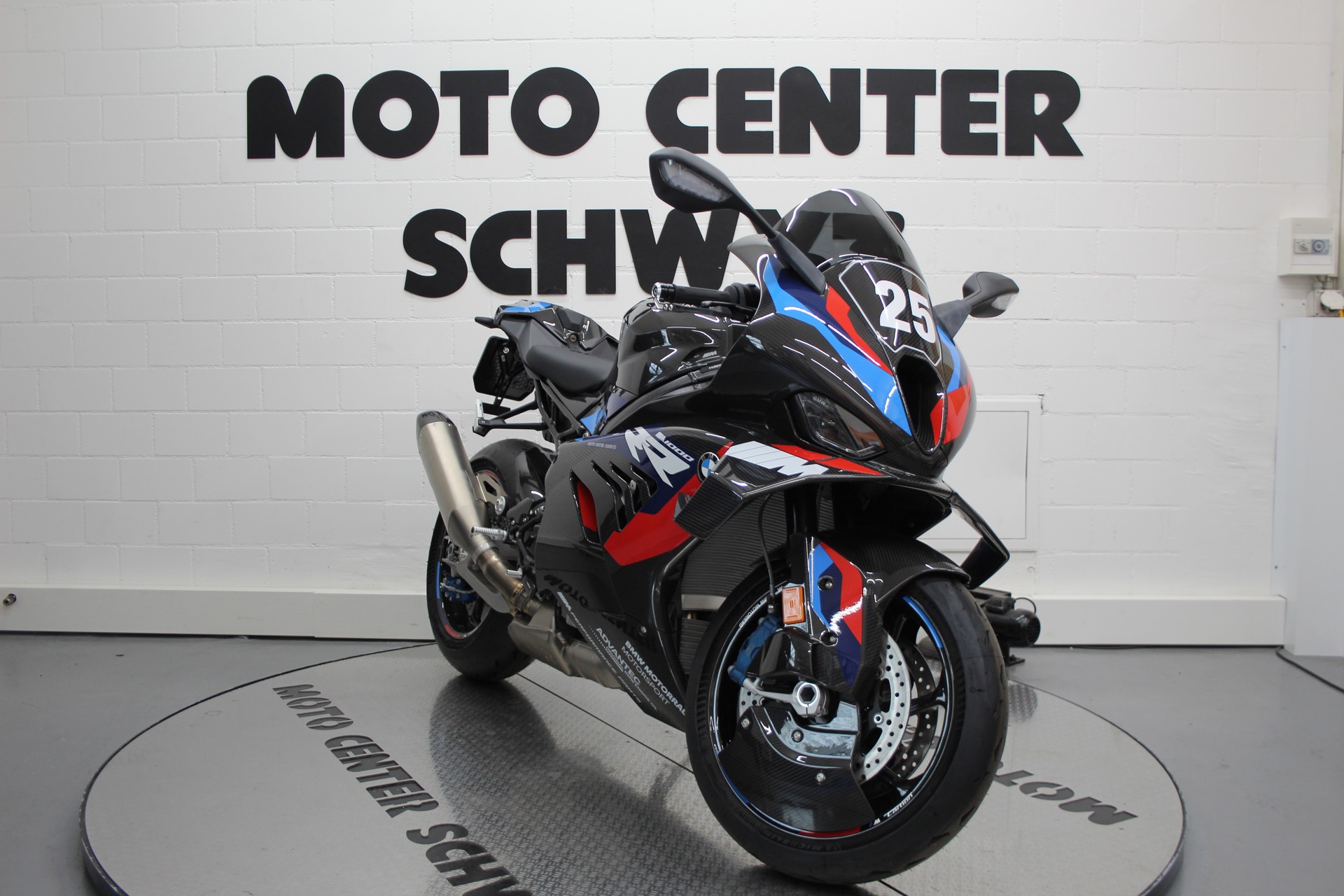 BMW M 1000 RR-showroom-element-1