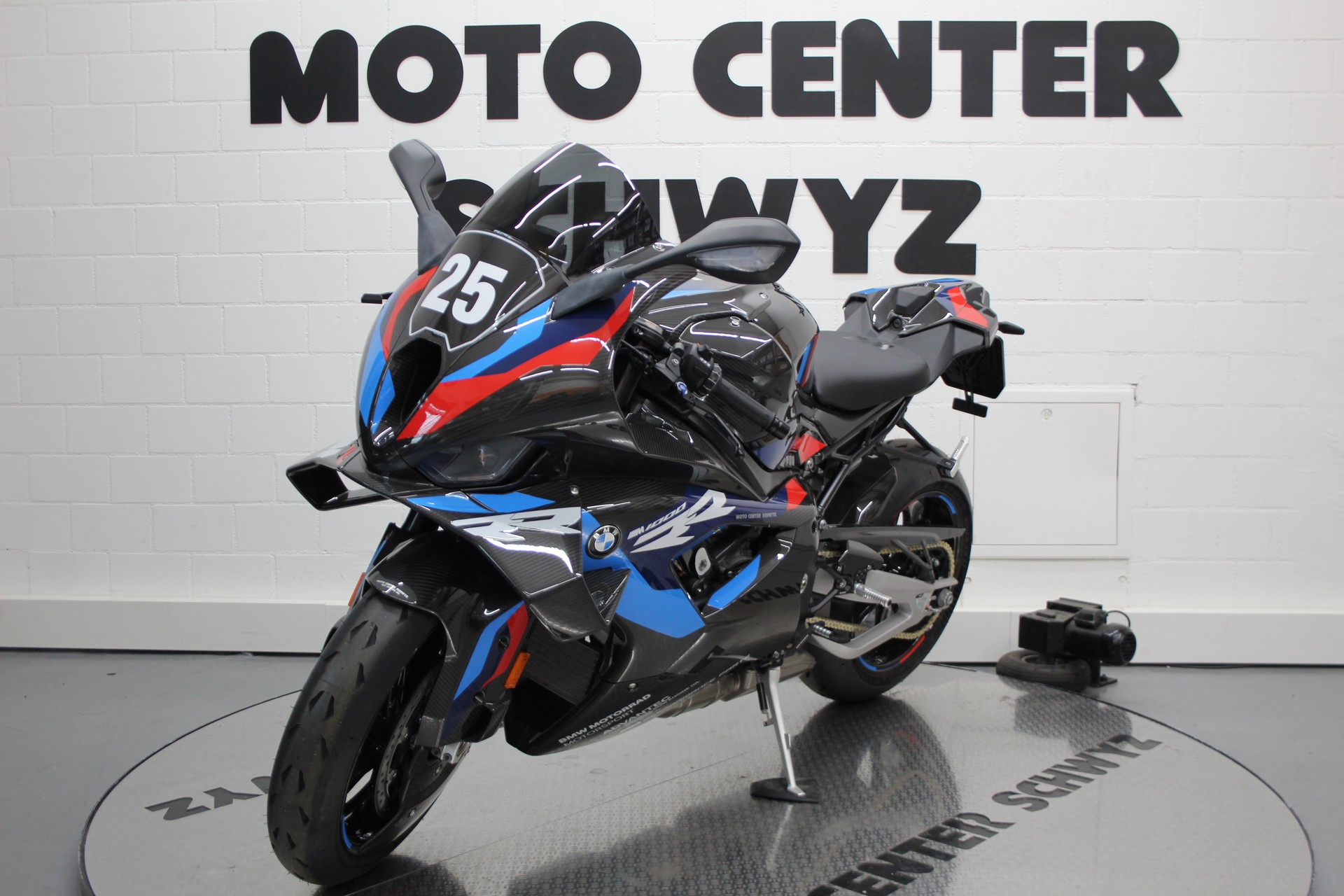 BMW M 1000 RR-showroom-element-3
