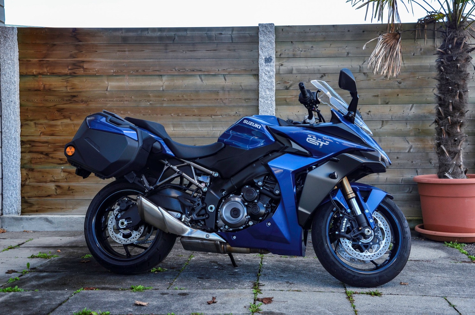 SUZUKI GSX-S 1000 GT Travel-showroom-element-1