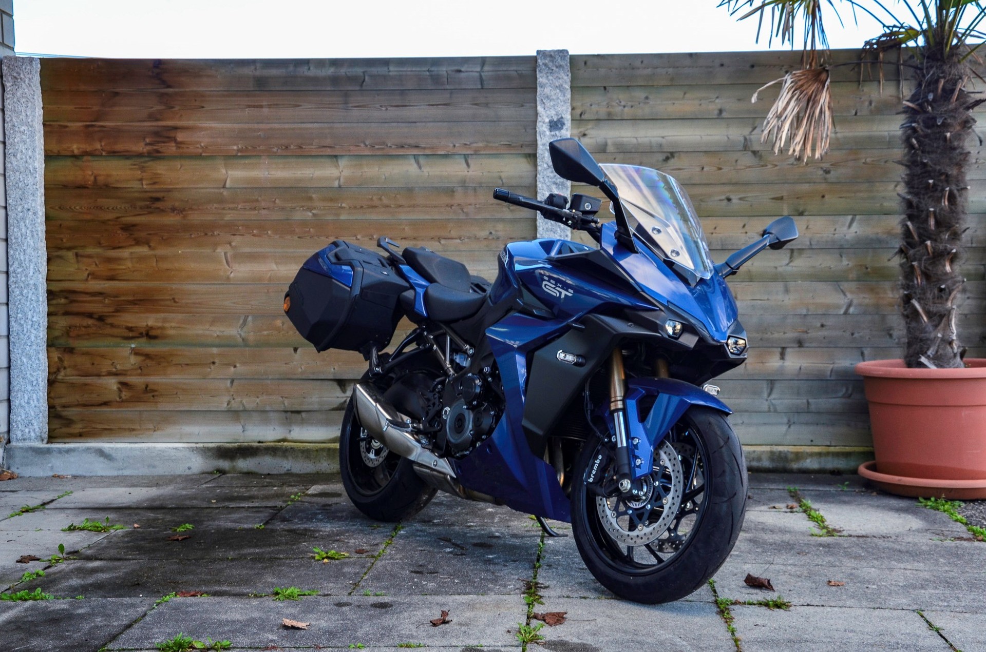 SUZUKI GSX-S 1000 GT Travel-showroom-element-2