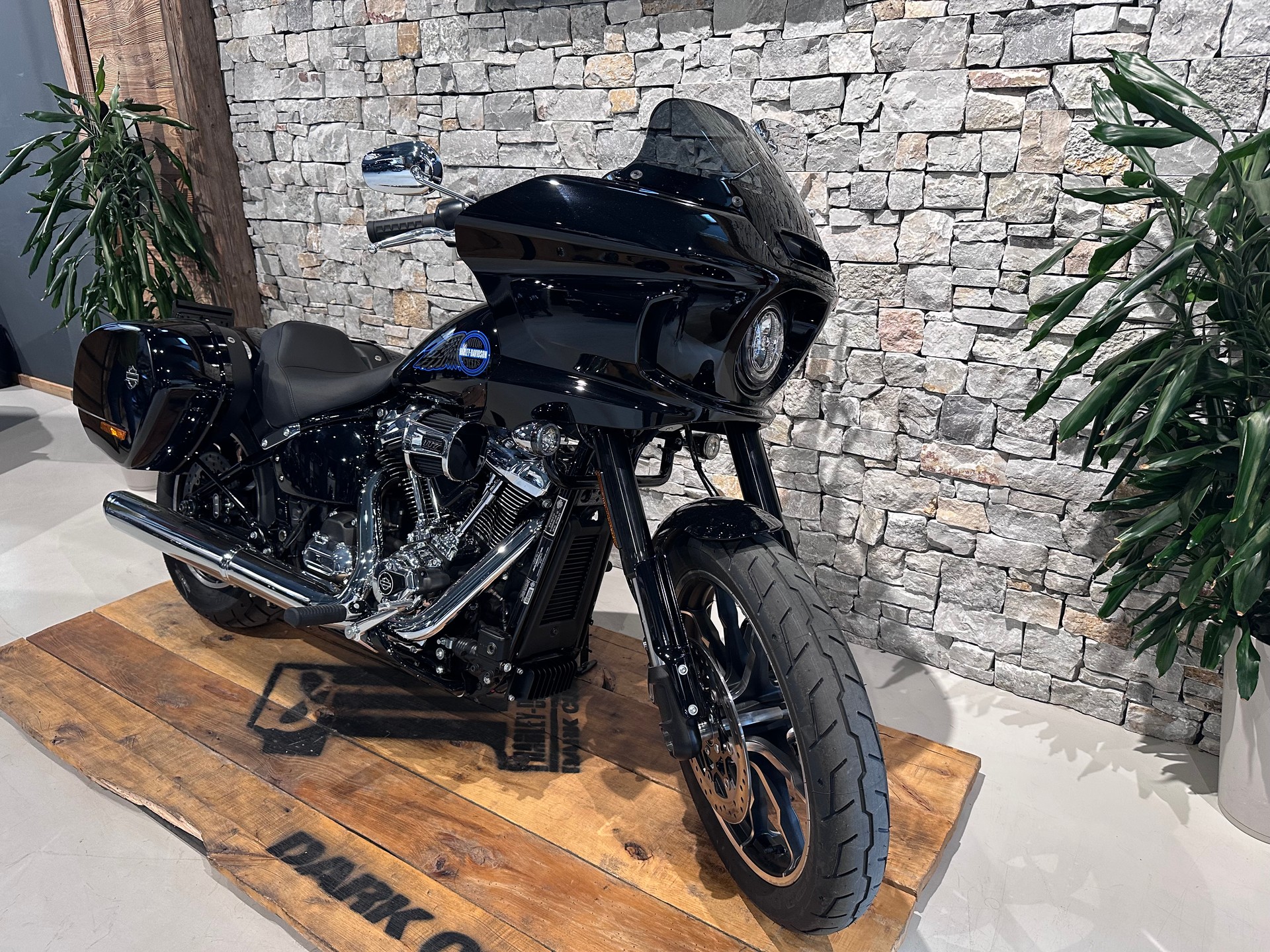 HARLEY-DAVIDSON Lowrider ST-showroom-element-1