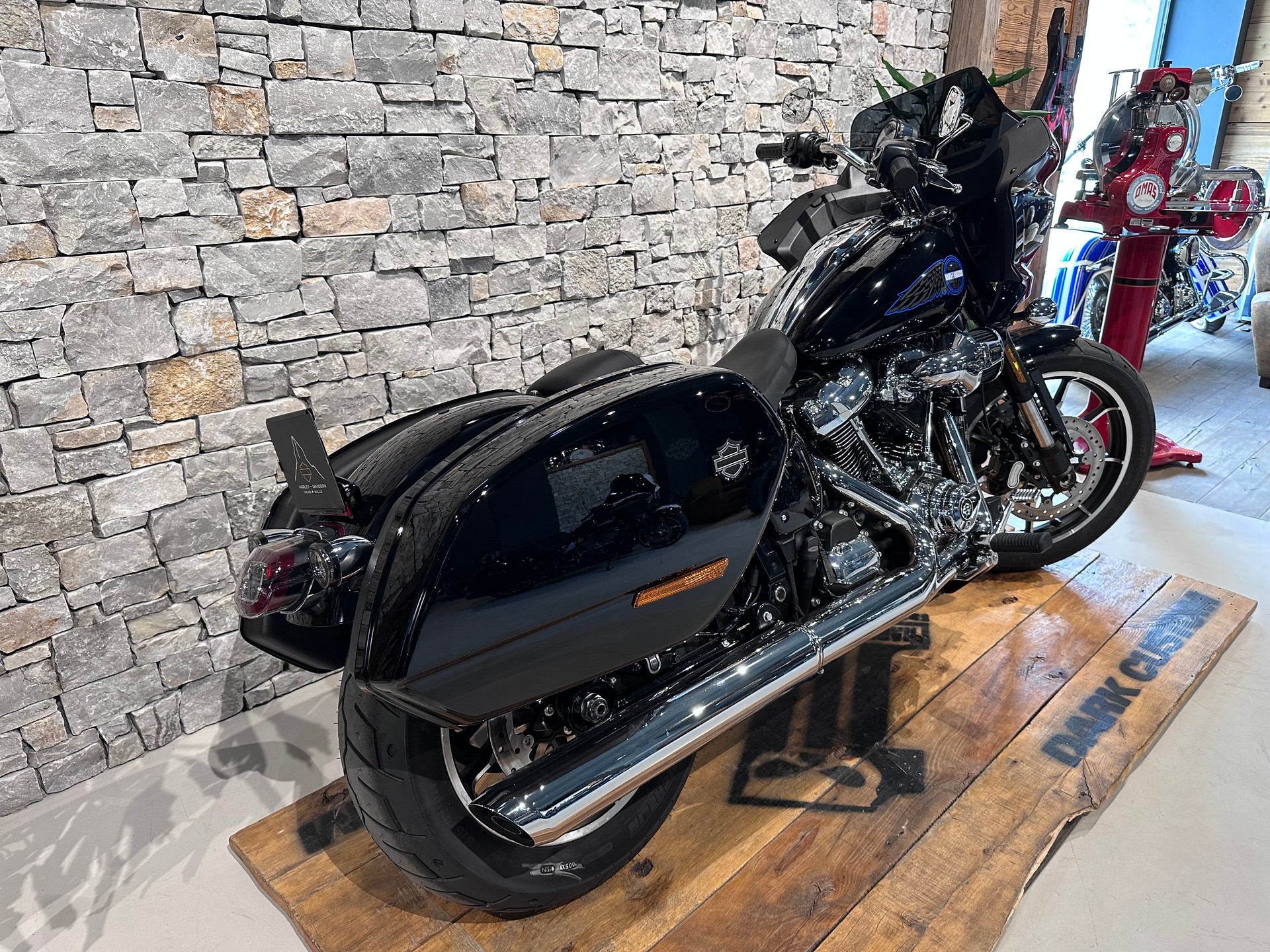 HARLEY-DAVIDSON Lowrider ST-showroom-element-2