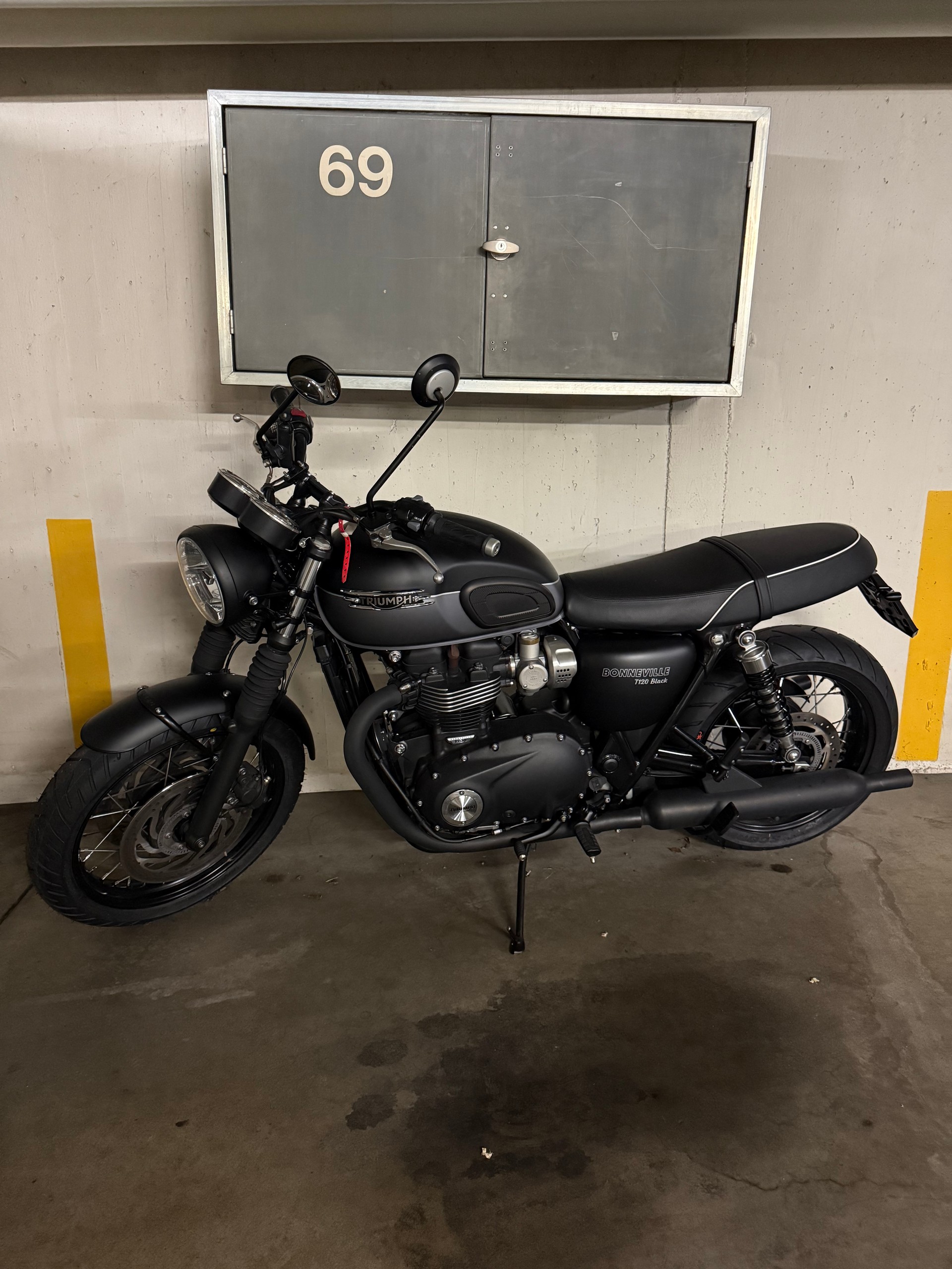 TRIUMPH Bonneville T120 Black