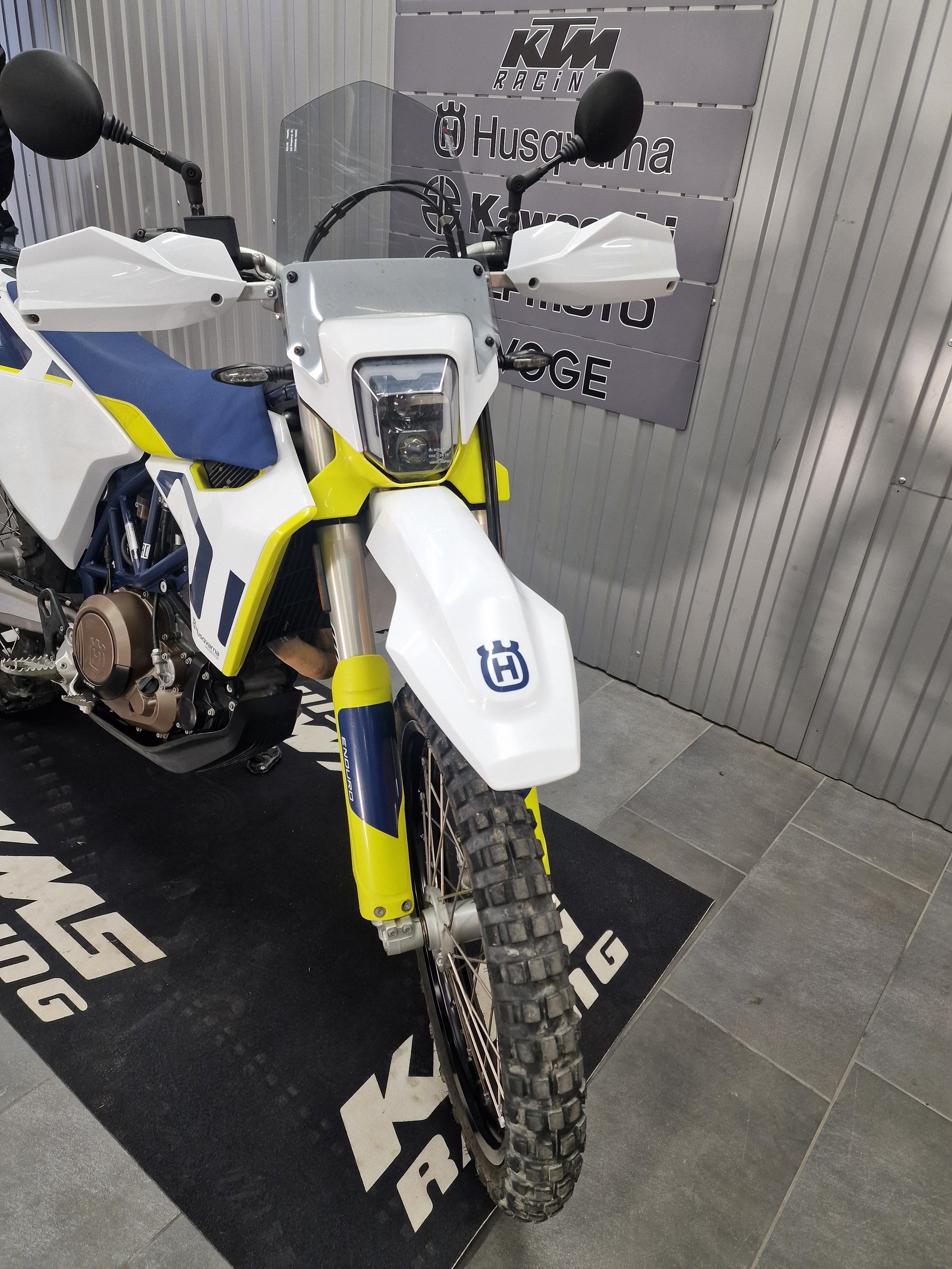HUSQVARNA 701 Enduro-showroom-element-2