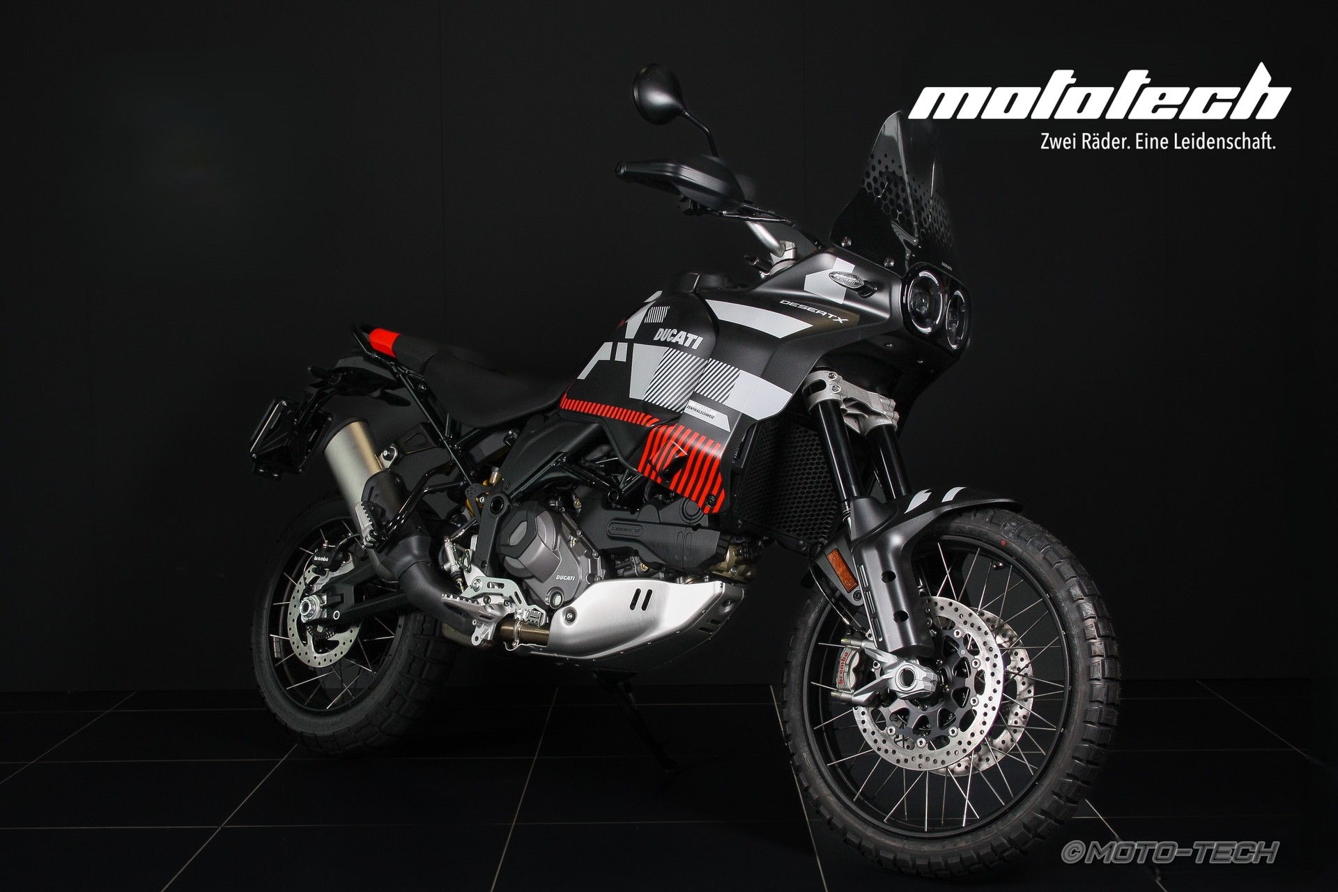 DUCATI Desert X (35kW)-showroom-element-2